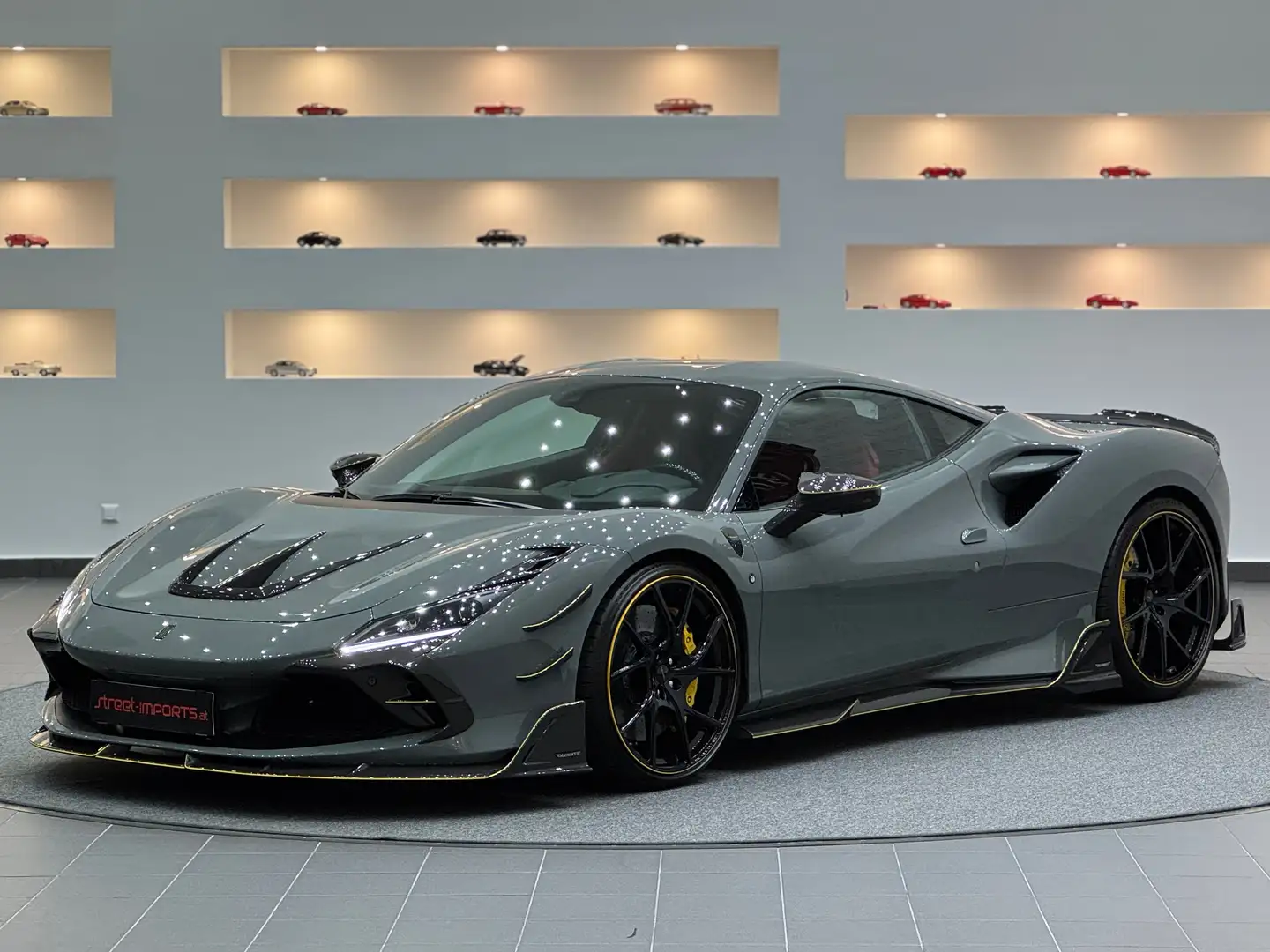 Ferrari F8 Tributo *MANSORY* 1of1 * Gris - 1