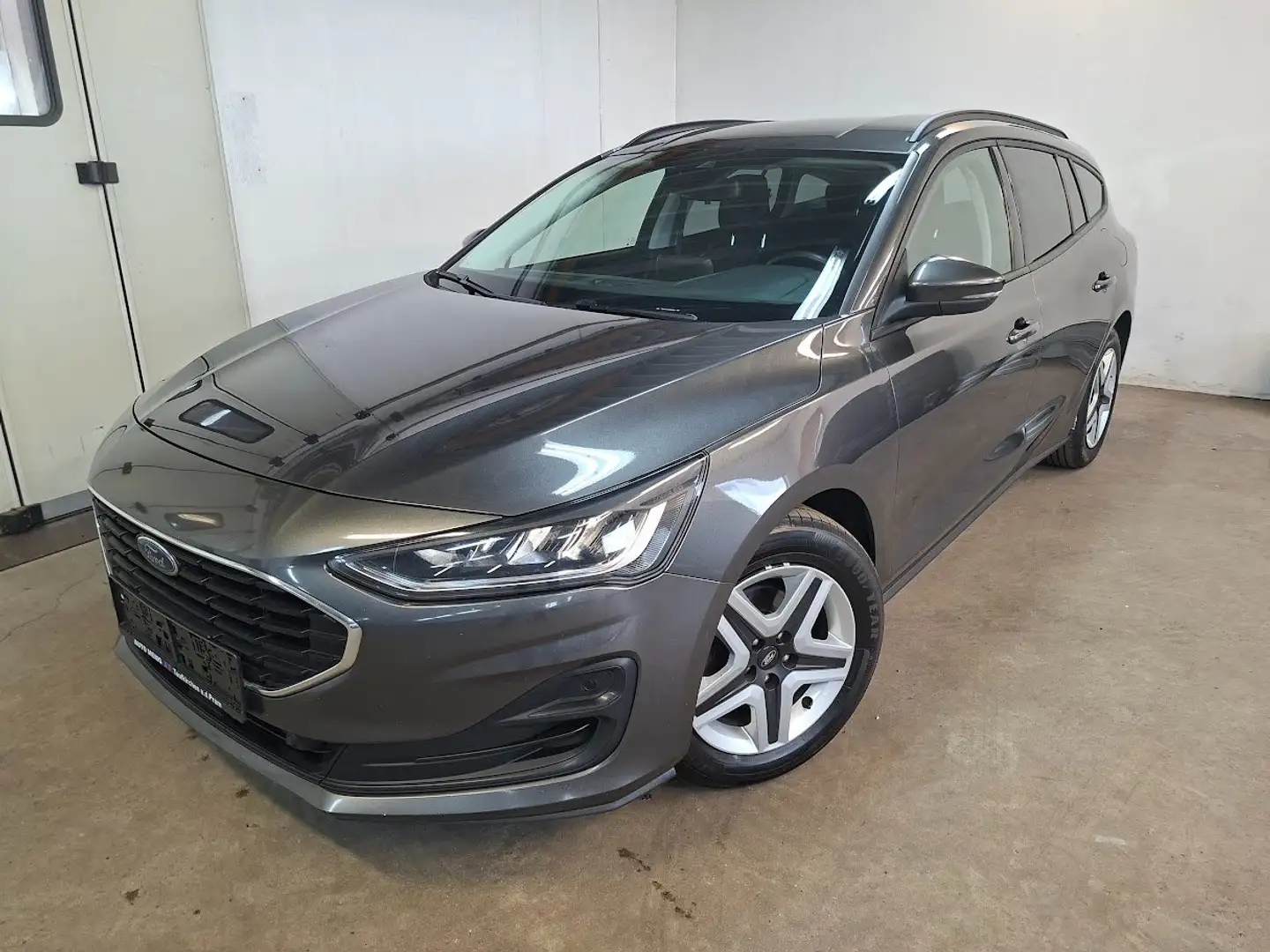 Ford Focus 1.5 EcoBlue Kombi Cool & Connect Aut. Grau - 1