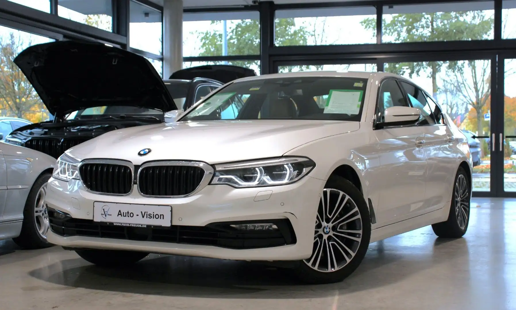 BMW 540 i xDrive (G30) Sport Line (G30)*A-LED*ACC Bílá - 1