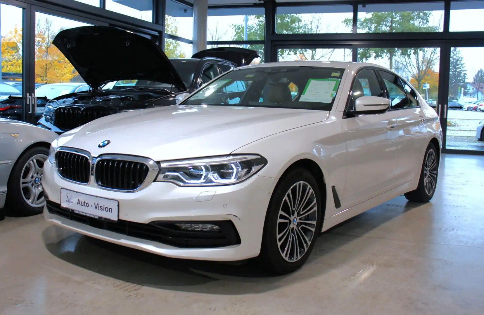 BMW 540 i xDrive (G30) Sport Line (G30)*A-LED*ACC Bílá - 2