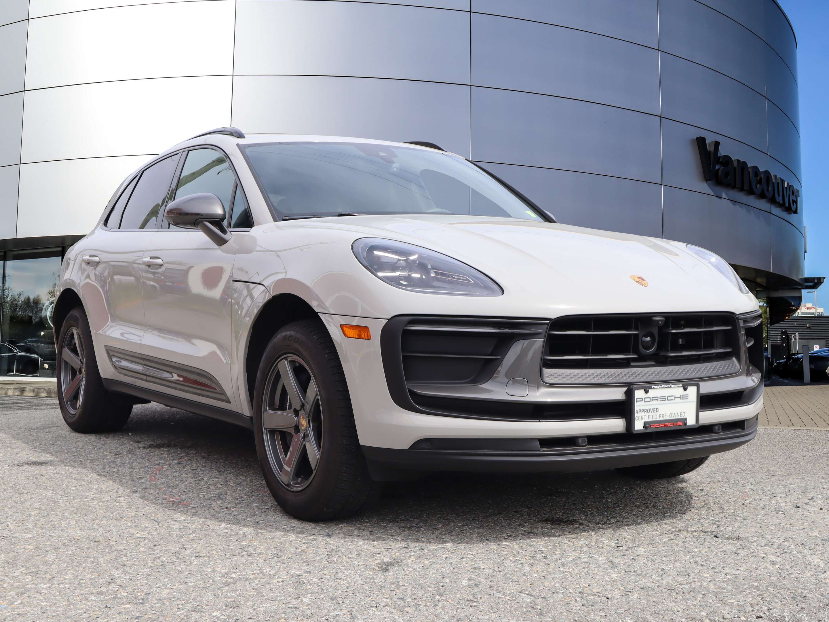 2024 Porsche Macan T AWD thumb 7