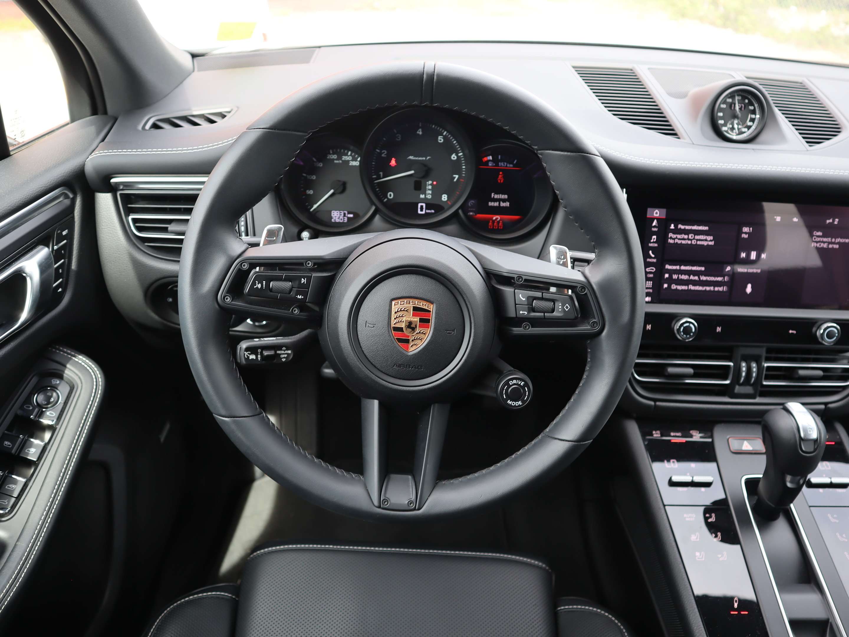 2024 Porsche Macan T AWD thumb 14
