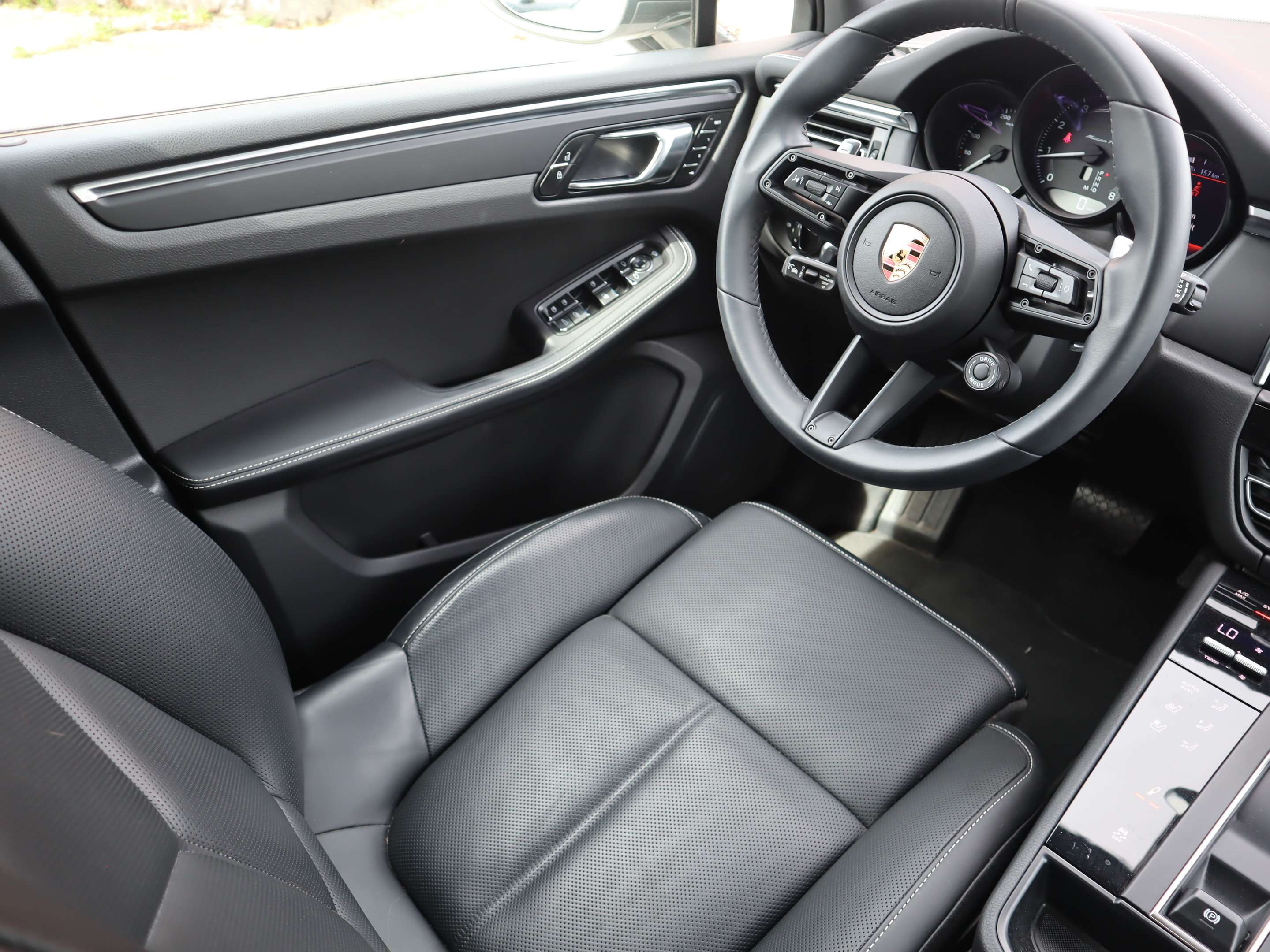 2024 Porsche Macan T AWD thumb 15