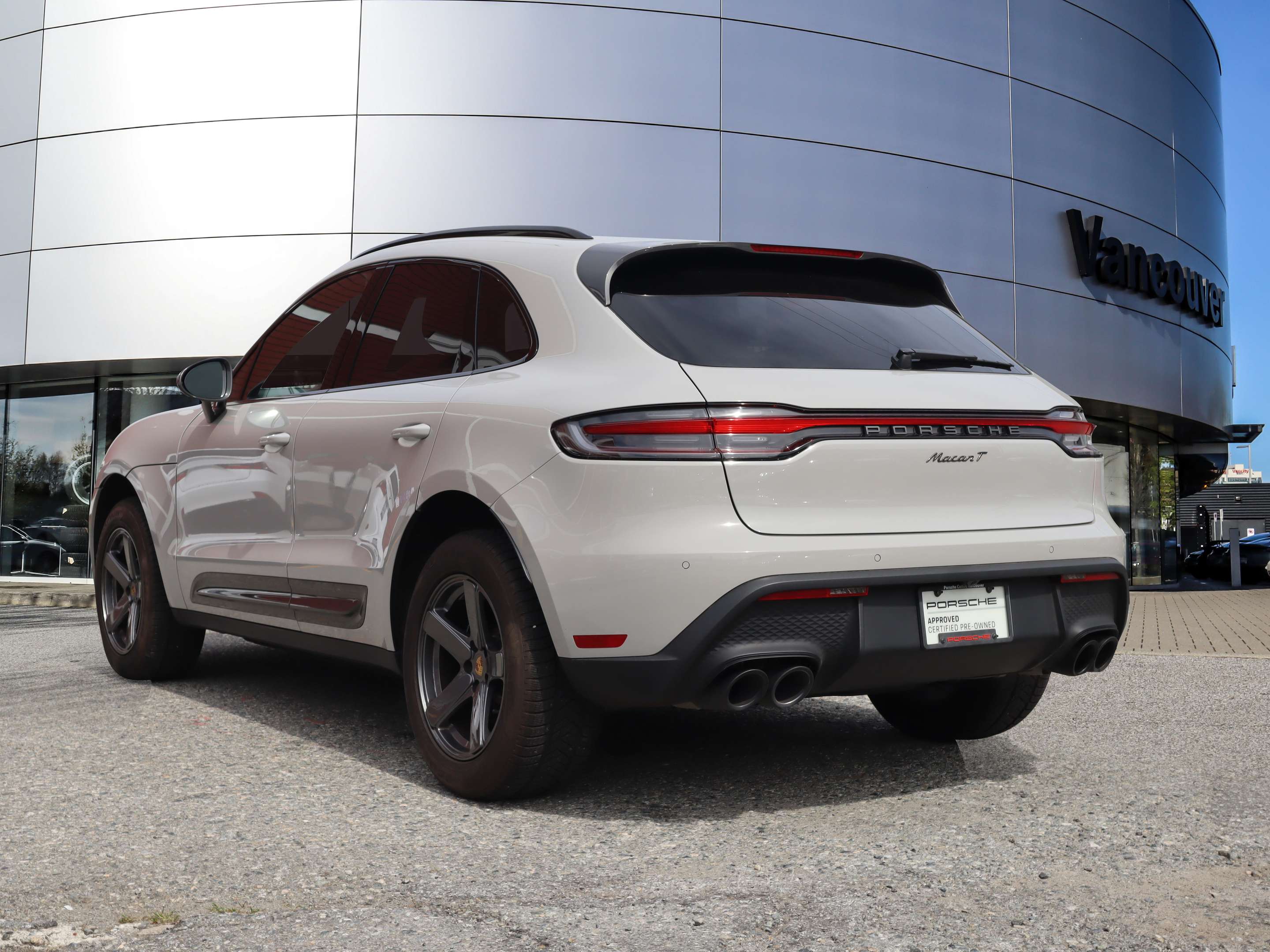 2024 Porsche Macan T AWD alt 3
