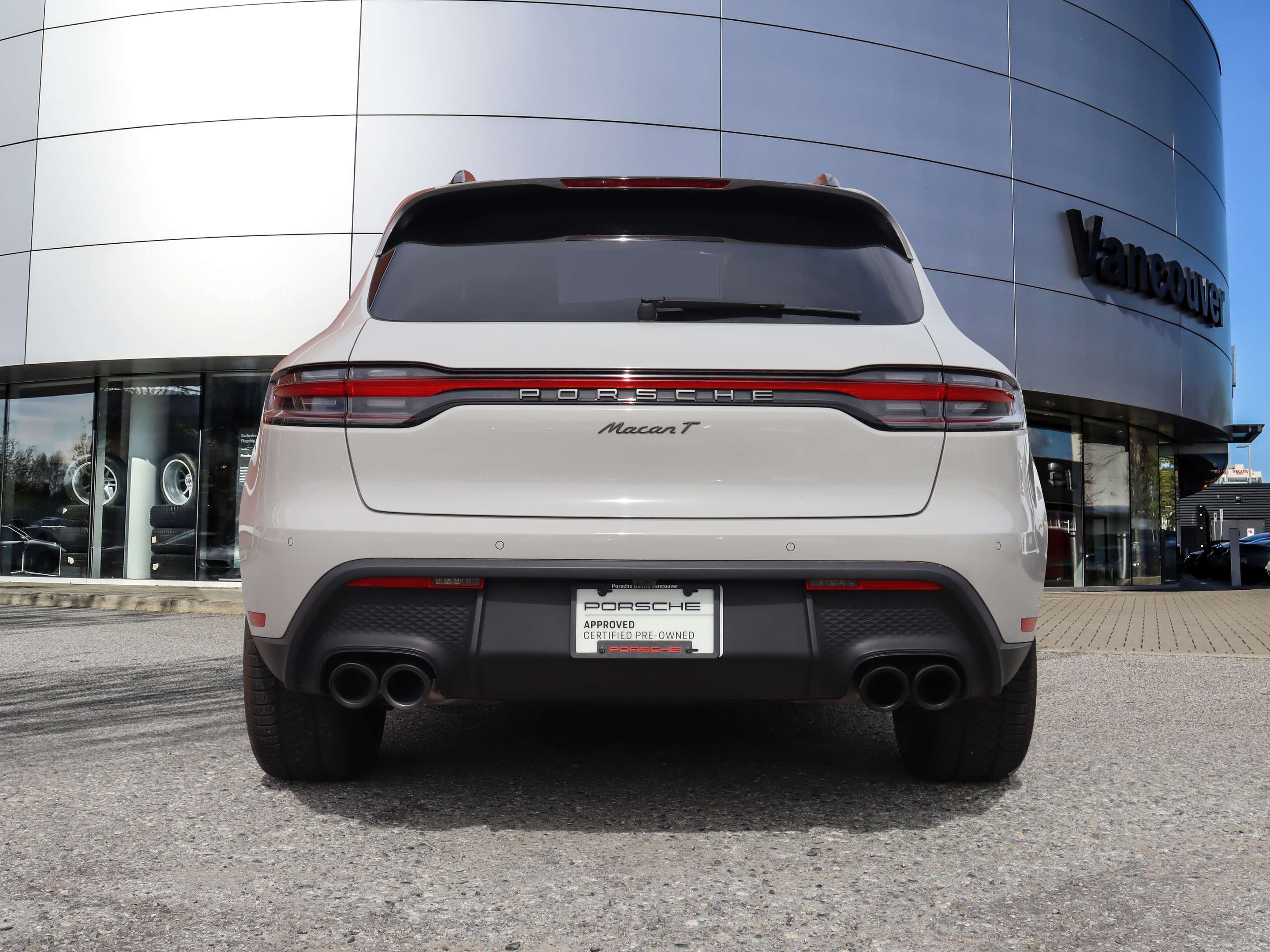 2024 Porsche Macan T AWD alt 4