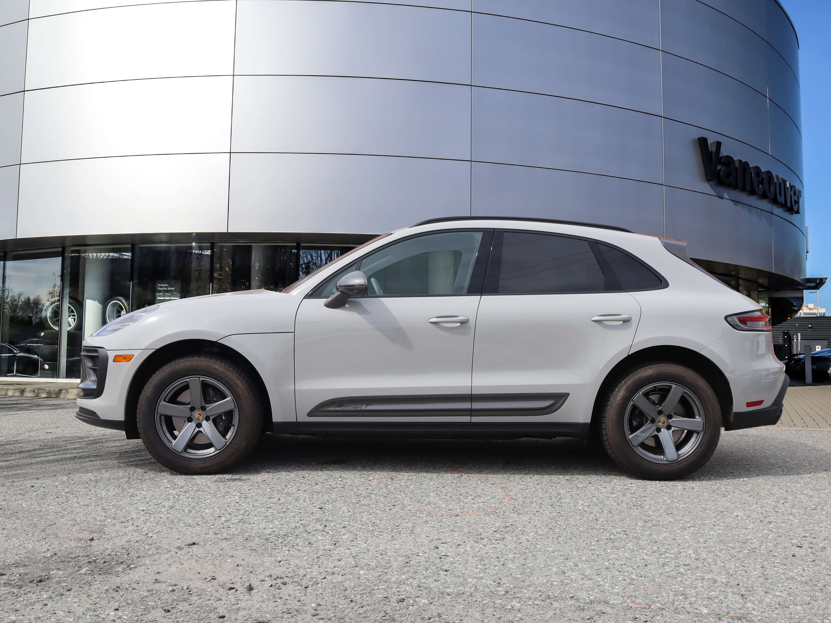 2024 Porsche Macan T AWD alt 2