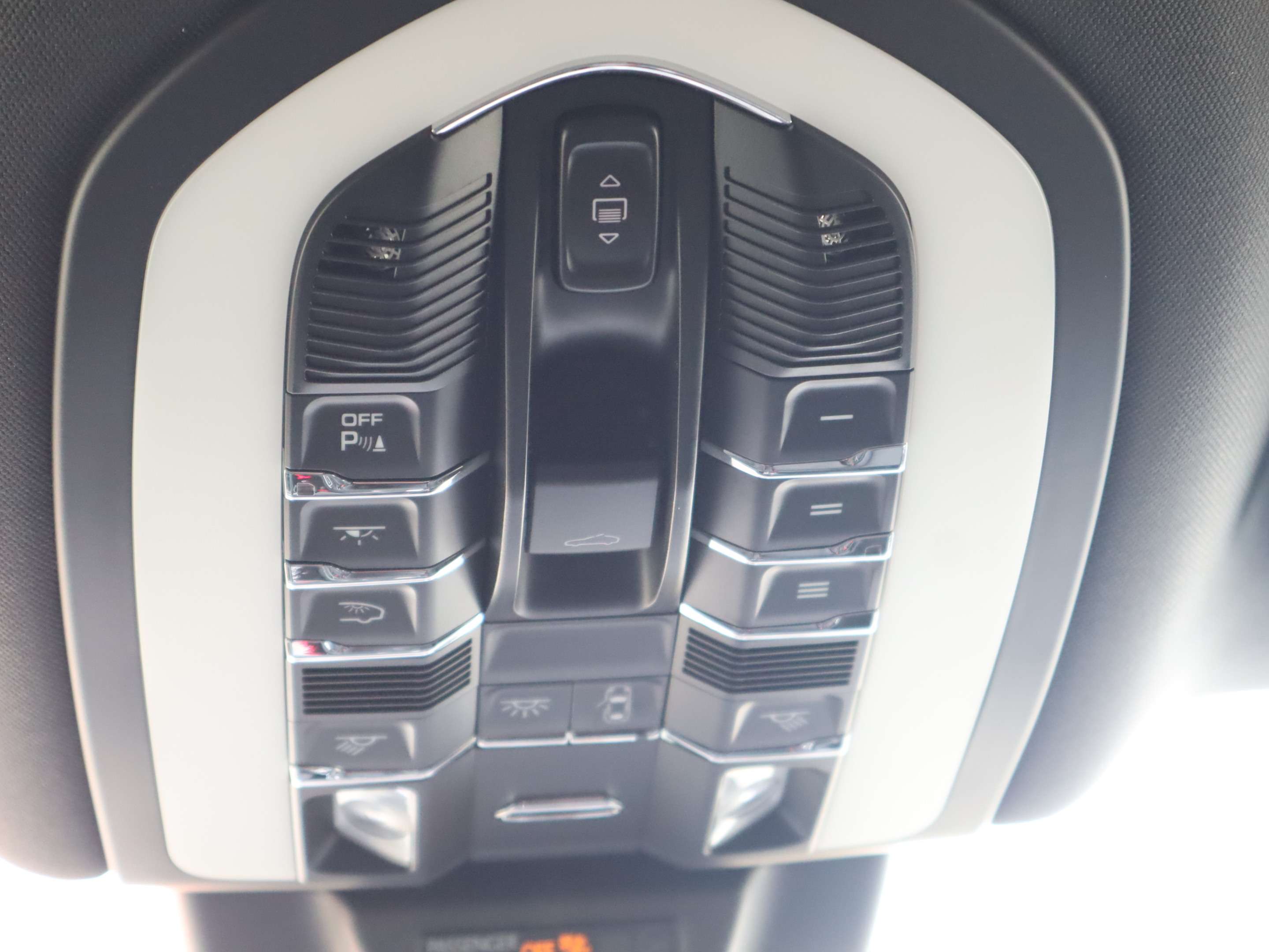 2024 Porsche Macan T AWD thumb 19