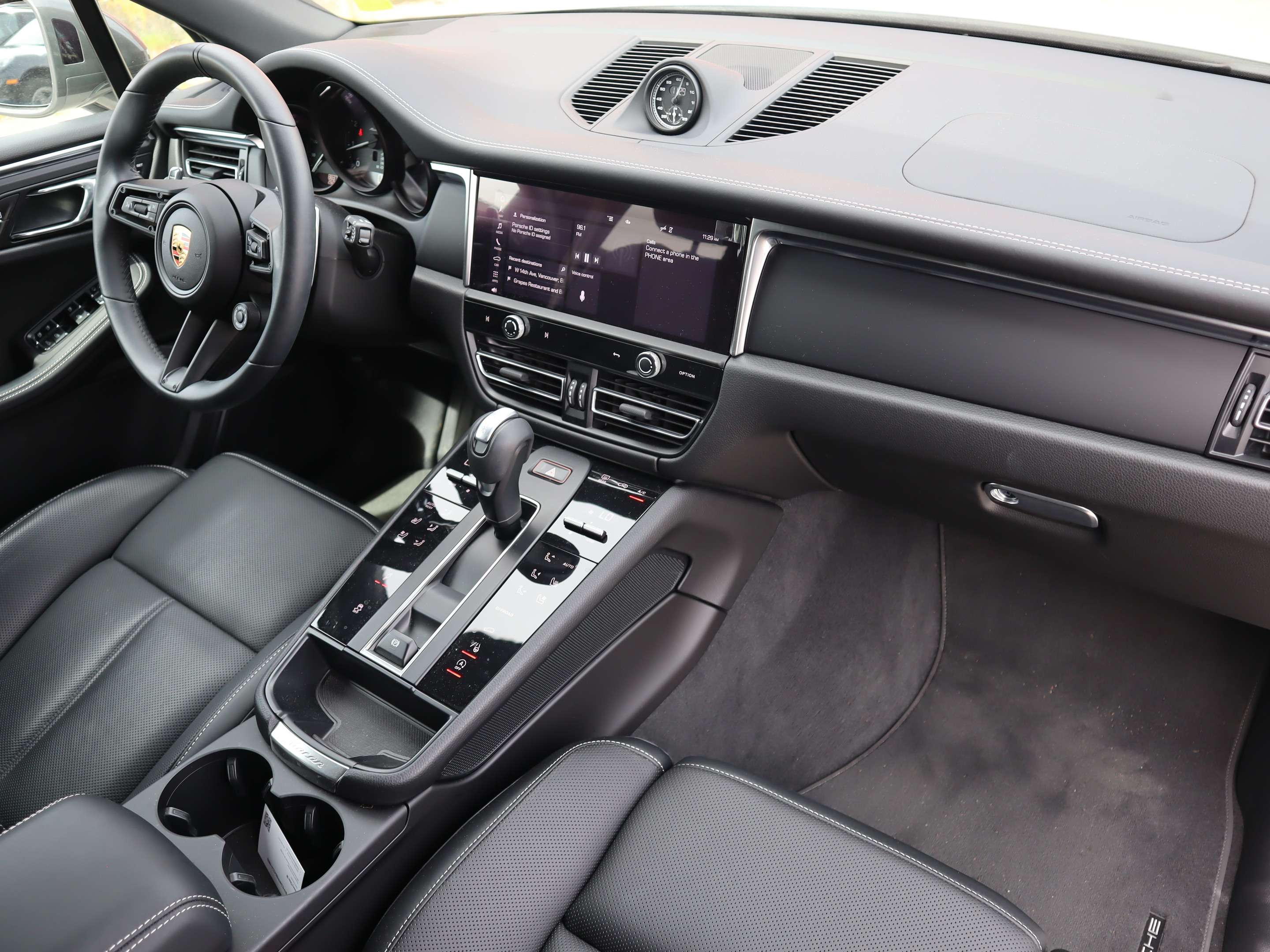 2024 Porsche Macan T AWD thumb 23