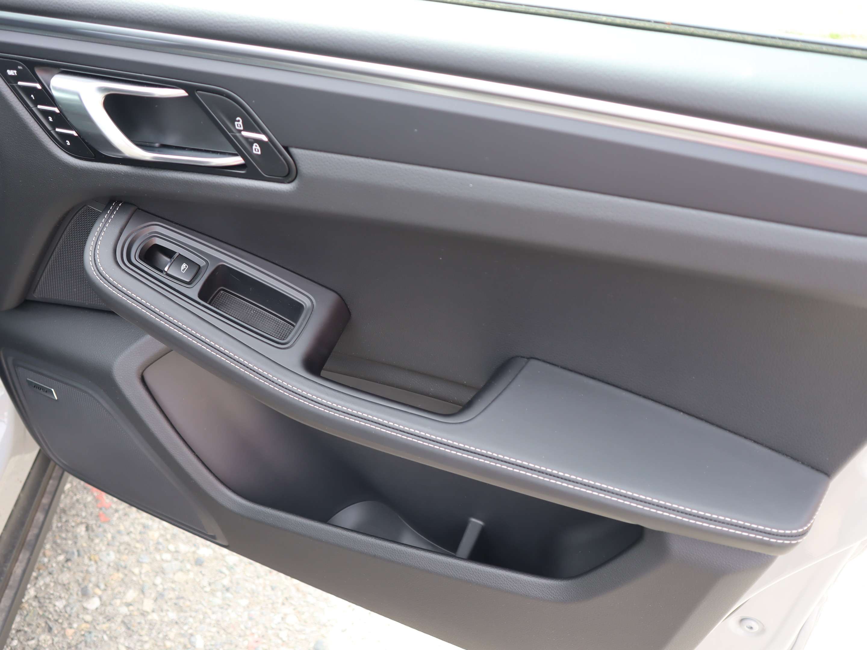 2024 Porsche Macan T AWD thumb 25