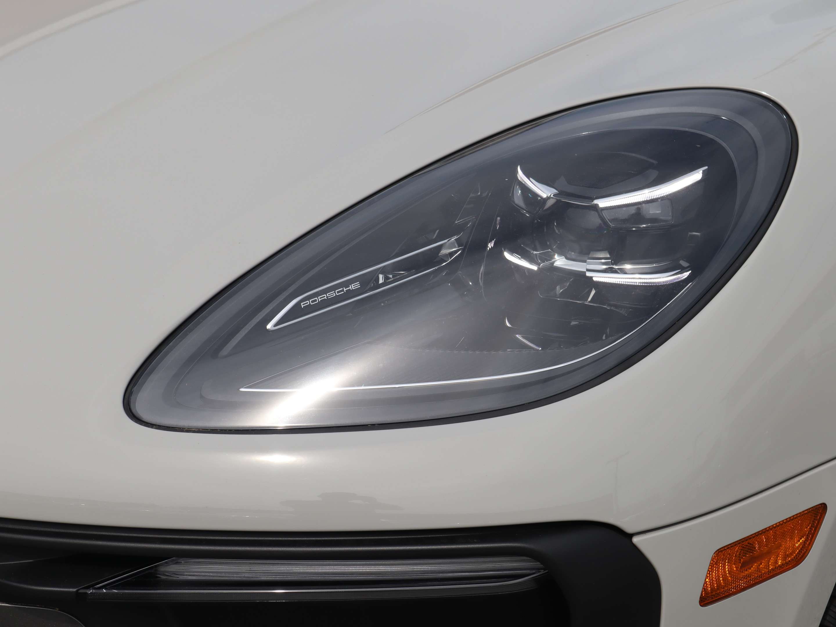 2024 Porsche Macan T AWD thumb 9