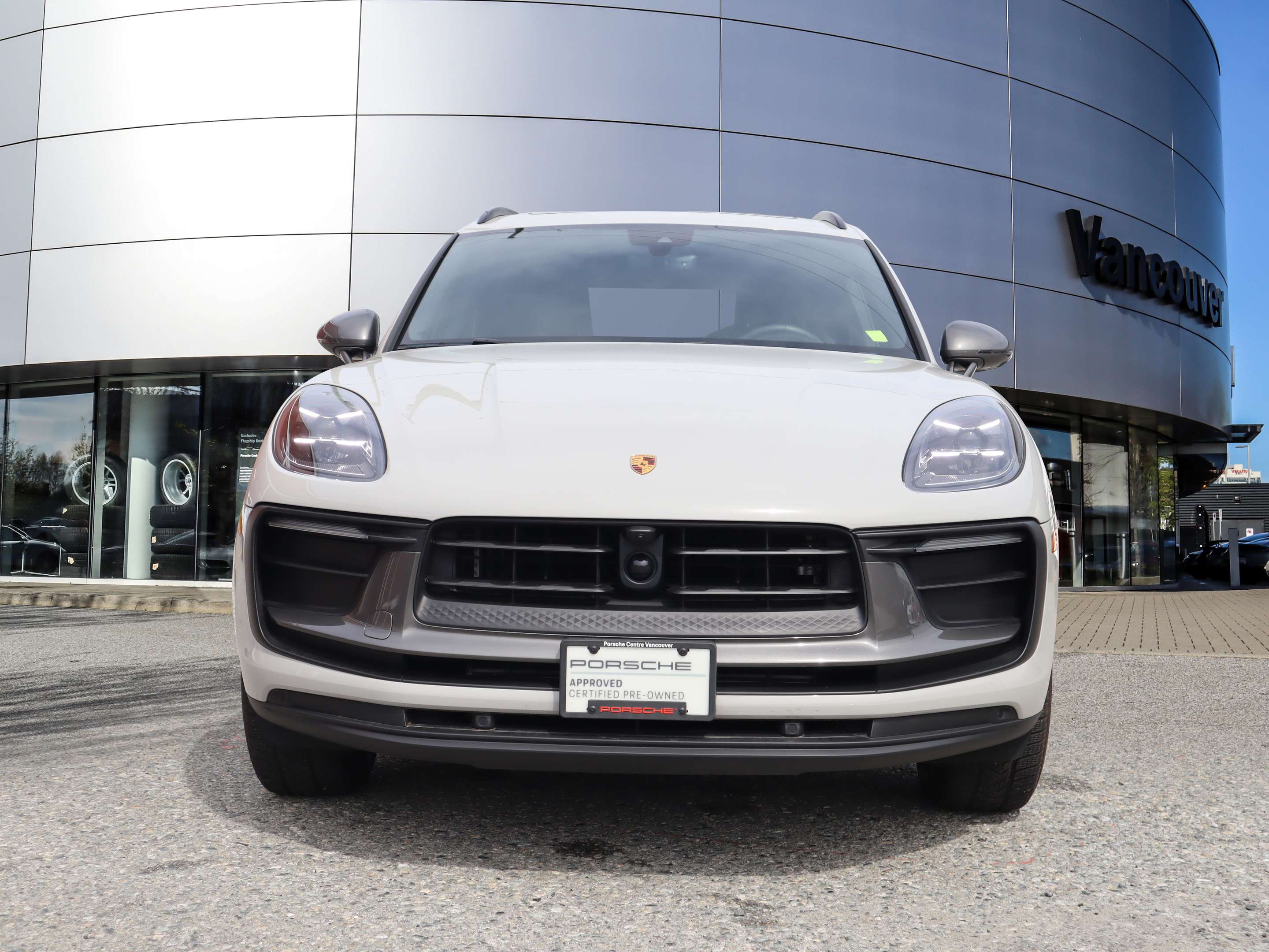 2024 Porsche Macan T AWD thumb 8