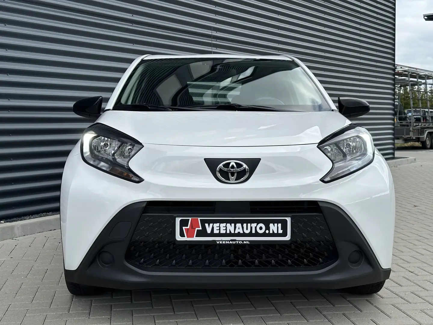 Toyota Aygo X 1.0 VVT-i MT Play Camera/Apple/Stoelwarm/Keyless Wit - 2