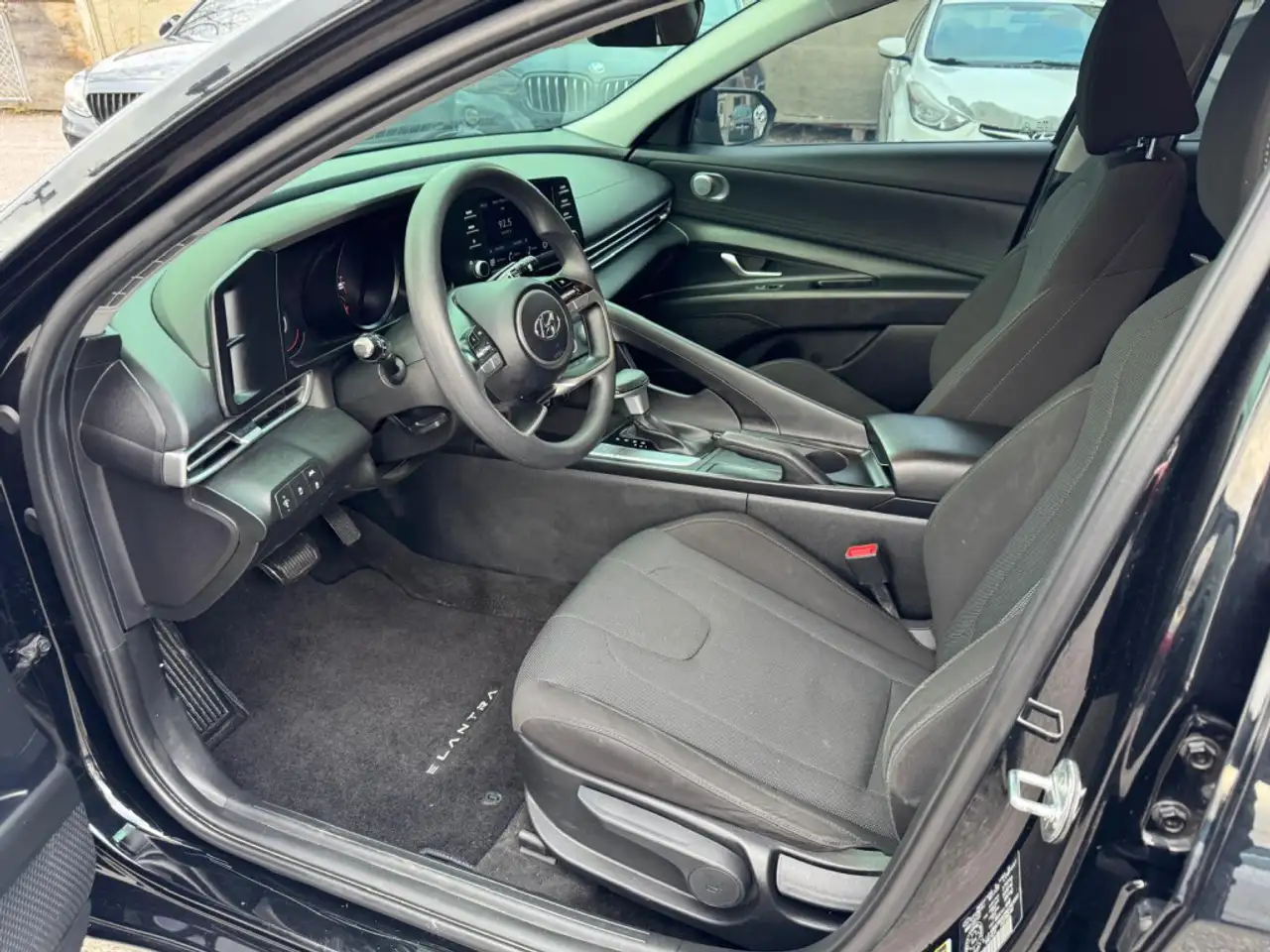 Hyundai ELANTRA снимка Hyundai ELANTRA