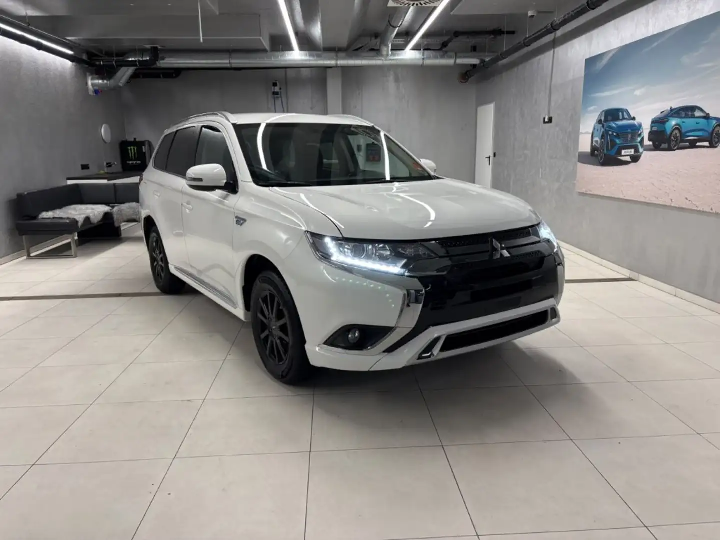 Mitsubishi Outlander PHEV 2,4 4WD Intense 20 Weiß - 2