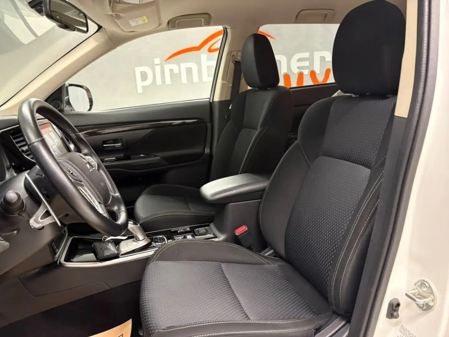 Mitsubishi Outlander PHEV 2,4 4WD Intense 20 Weiß - 2