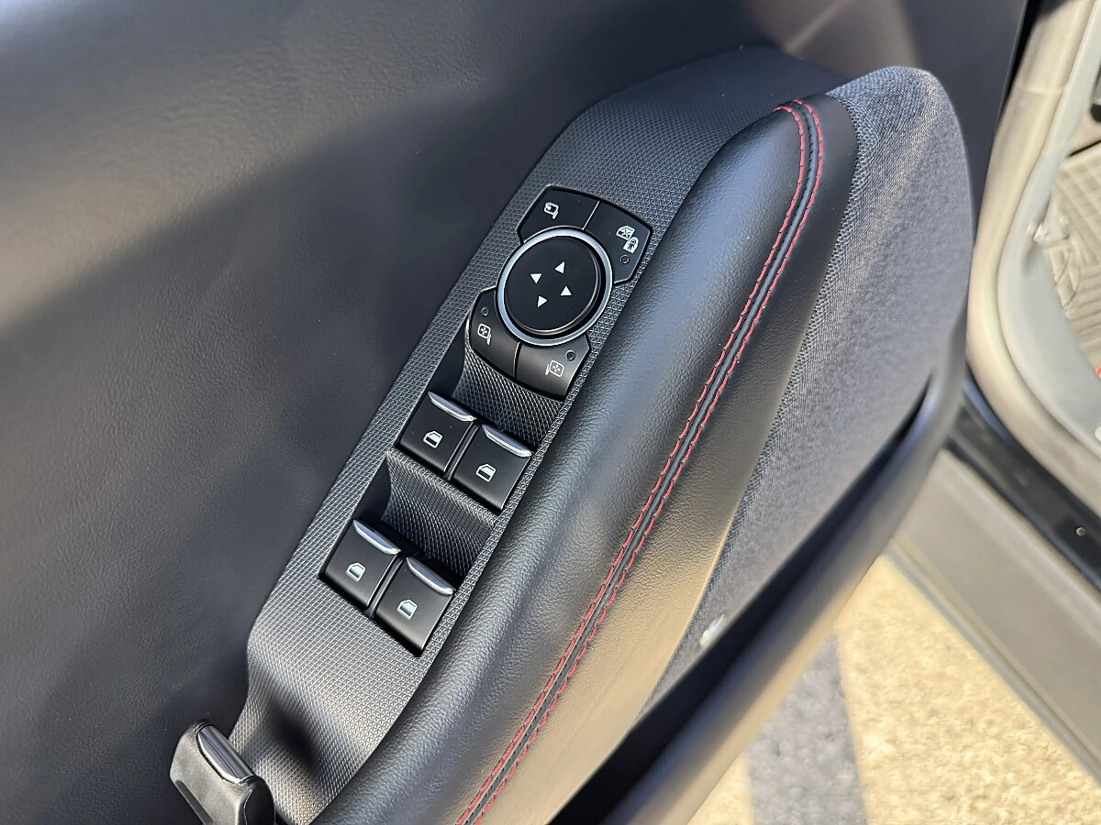 Ford Mustang Mach-E Elektro 99kWh Extended Range AWD Premium — photo 14