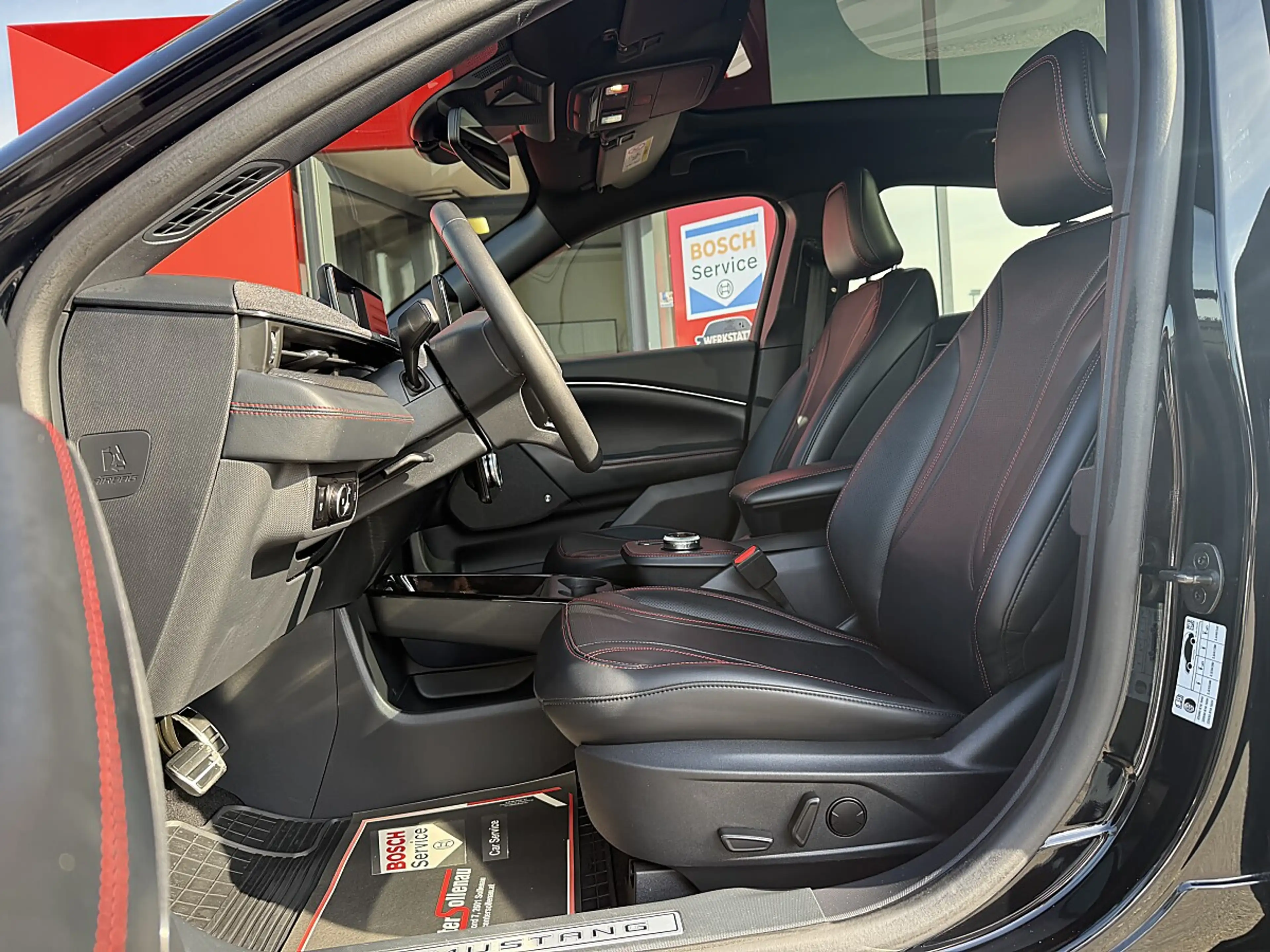 Ford Mustang Mach-E Elektro 99kWh Extended Range AWD Premium — photo 17