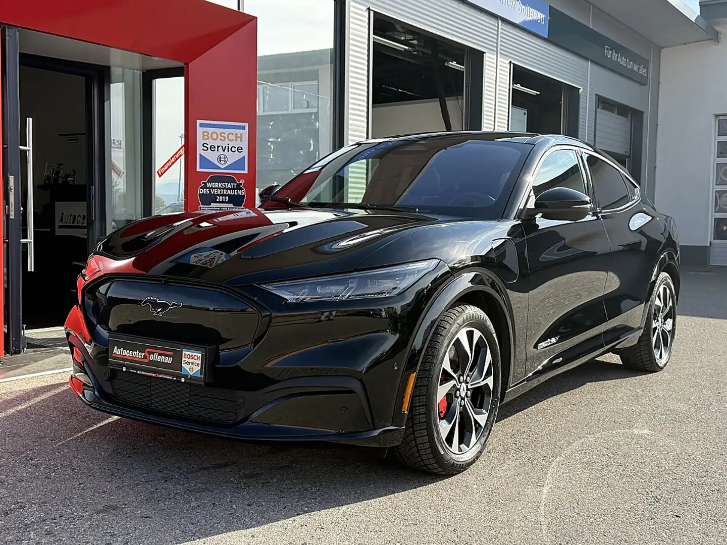 Ford Mustang Mach-E Elektro 99kWh Extended Range AWD Premium Schwarz - 1