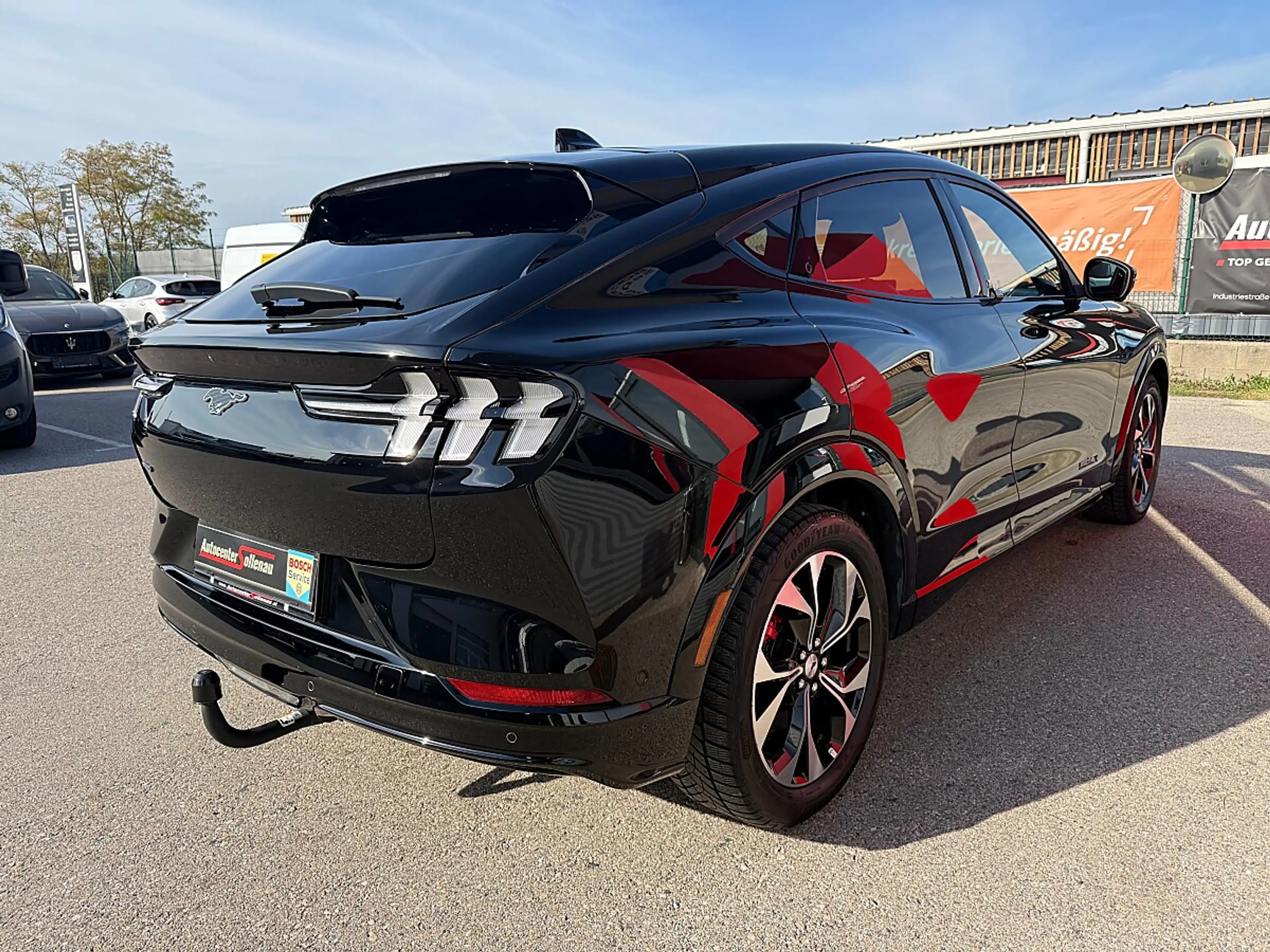 Ford Mustang Mach-E Elektro 99kWh Extended Range AWD Premium — photo 4