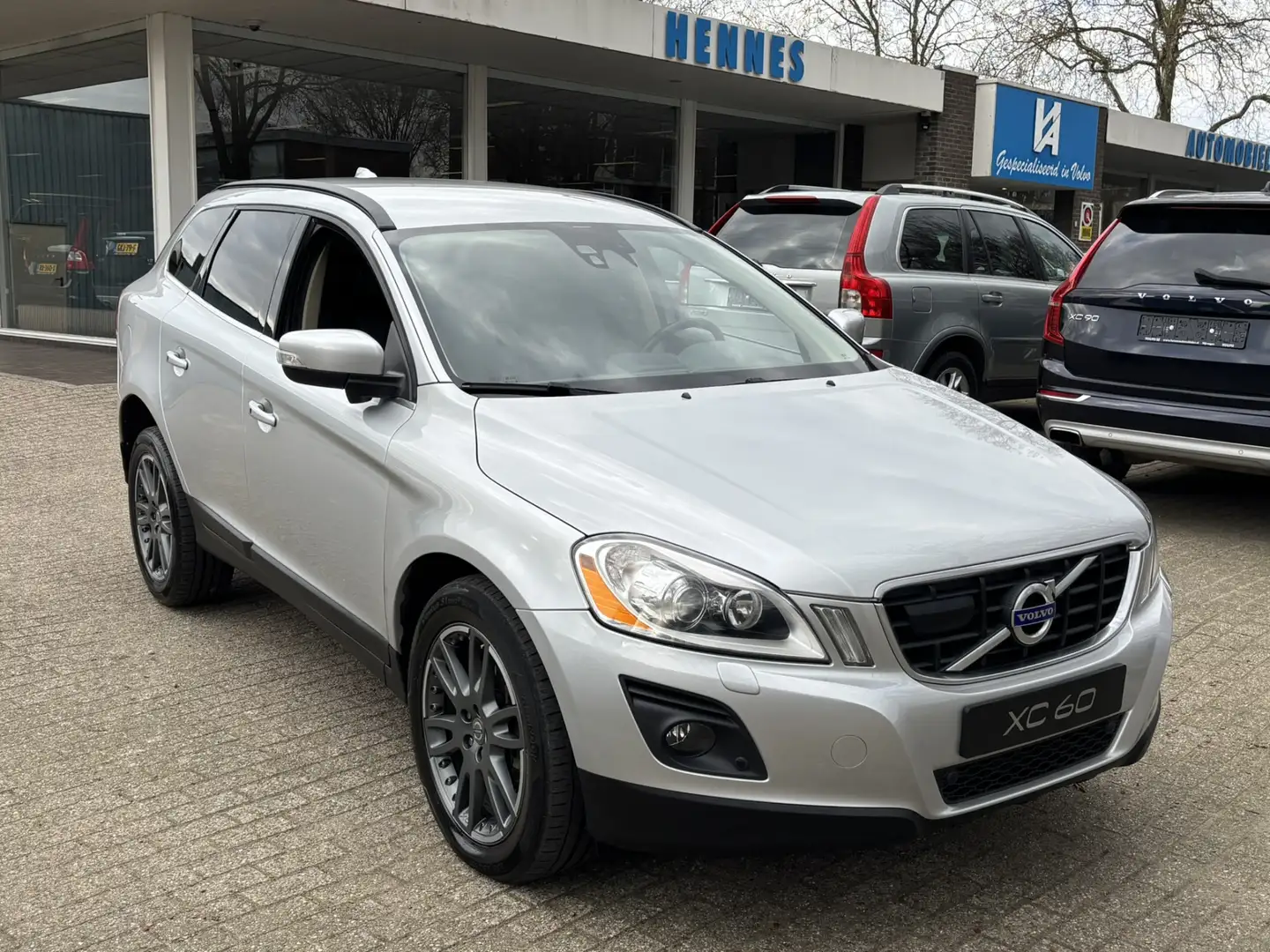 Volvo XC60 3.0 T6 AWD Summum LPG Driver Support Keyless BTW v Zilver - 1