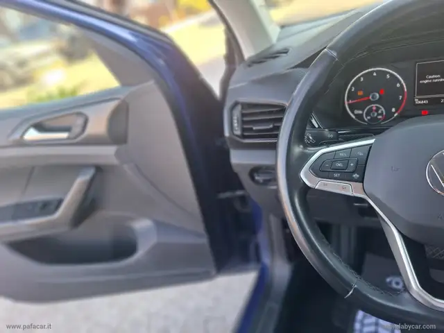 Volkswagen T-Cross view 9
