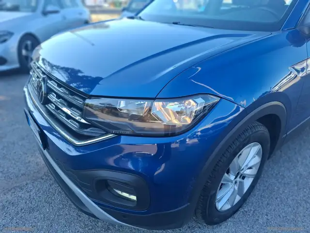 Volkswagen T-Cross view 4