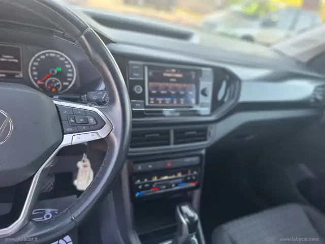 Volkswagen T-Cross view 11