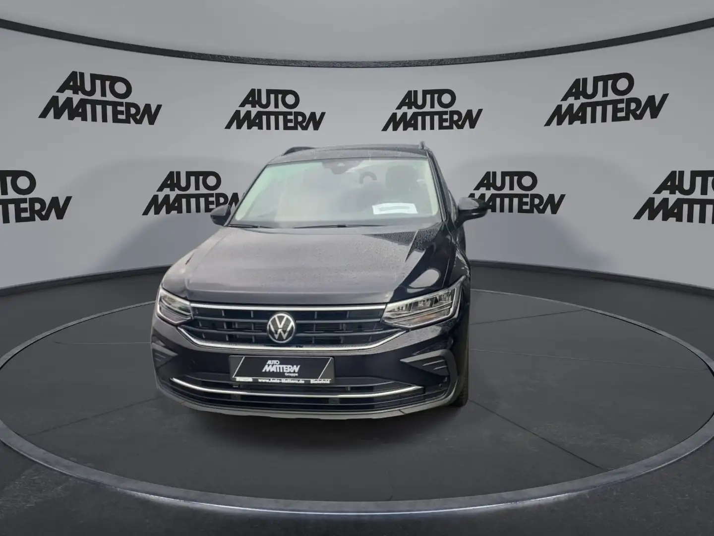 Volkswagen Tiguan 2.0 TDI Life Zwart - 2