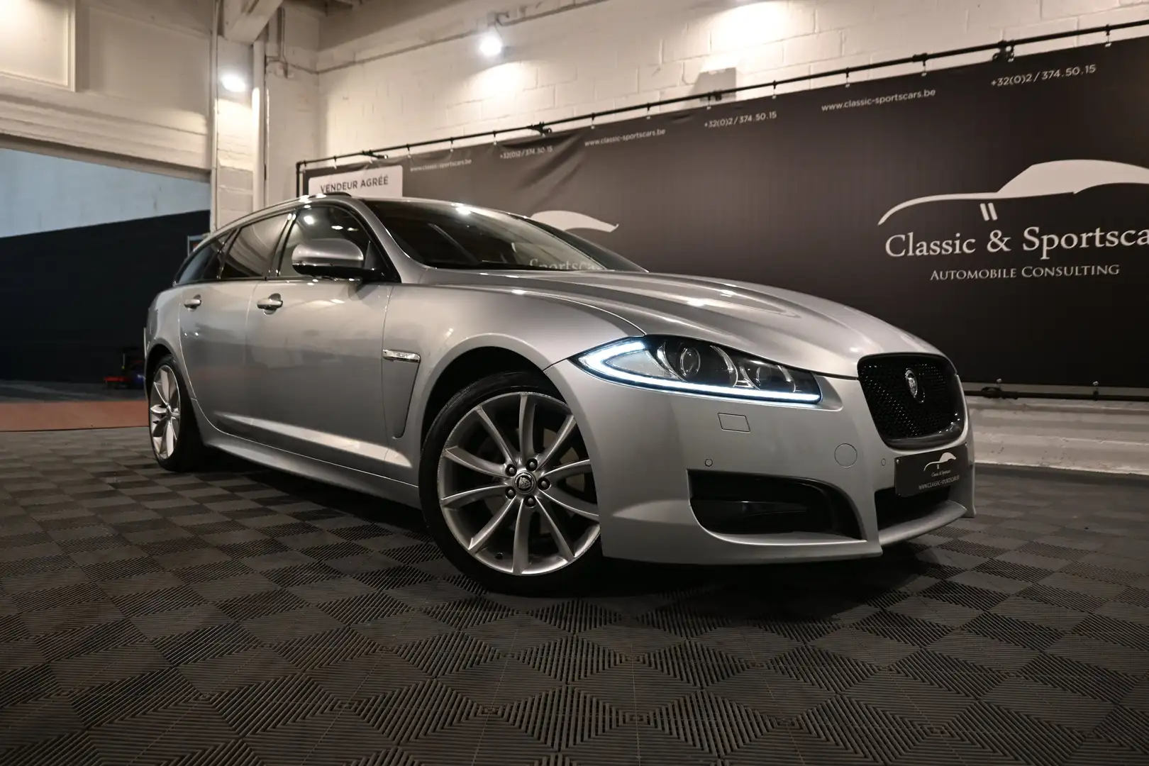 Jaguar XF 2.2 D R-SPORT BREAK / AUTO / CUIR / NAVI / XENON ! Silber - 2