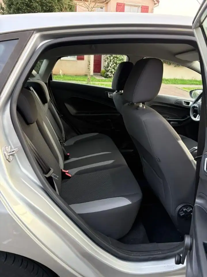 Ford Fiesta 5 portes — photo 6