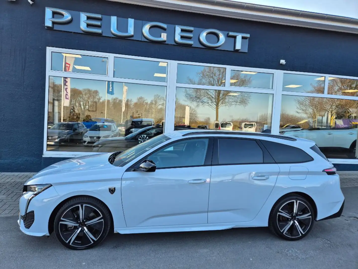 Peugeot 308 SW GT Hybrid 225 e-EAT8 ACC+NAVI+FOCAL+360°CAM Blanc - 1