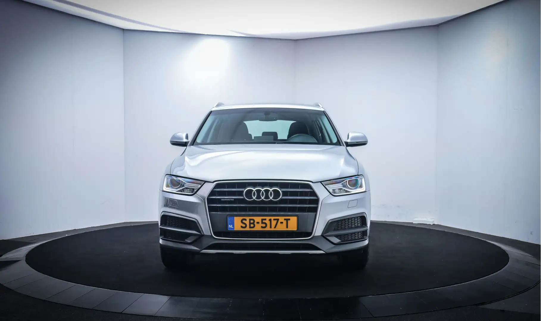 Audi Q3 2.0TFSI S-Tr Quattro Design Line XENON/NAVI/LMV/ST Grijs - 2