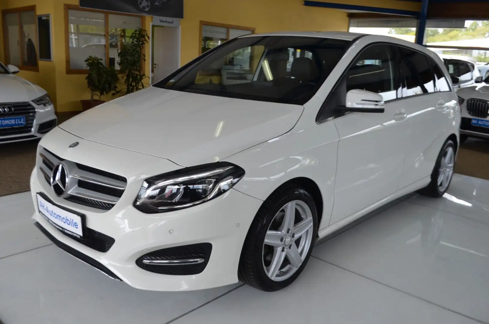 Mercedes-Benz B 180 AUTOMATIK / XENON / NAVI / KLIMA / PDC Weiß - 1