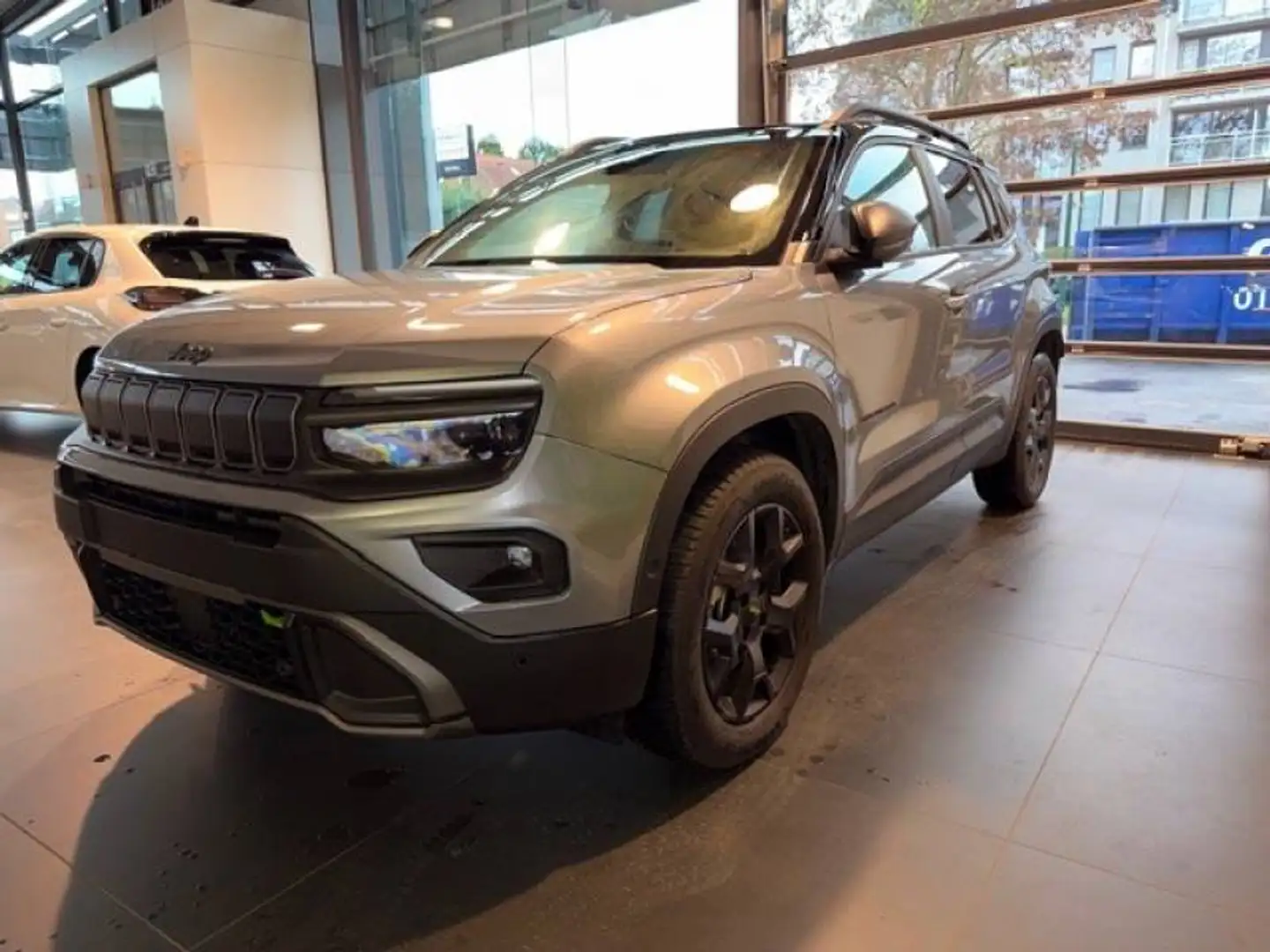 Jeep Avenger 1 1.2 4xe Upland Grau - 2