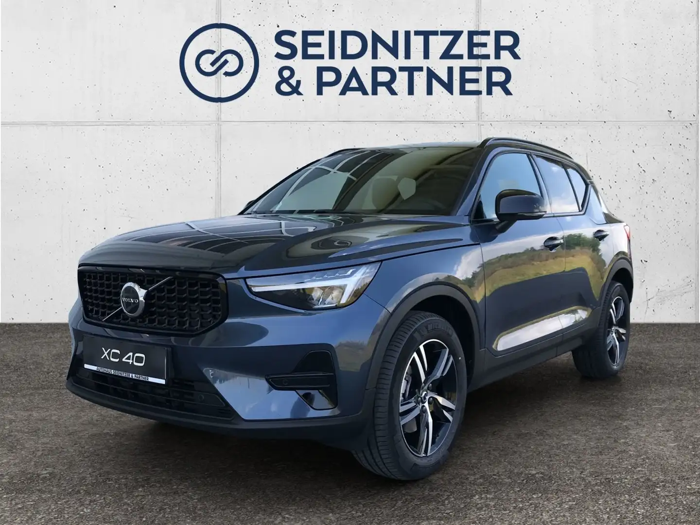 Volvo XC40 B3 Plus Dark 2WD Blau - 1