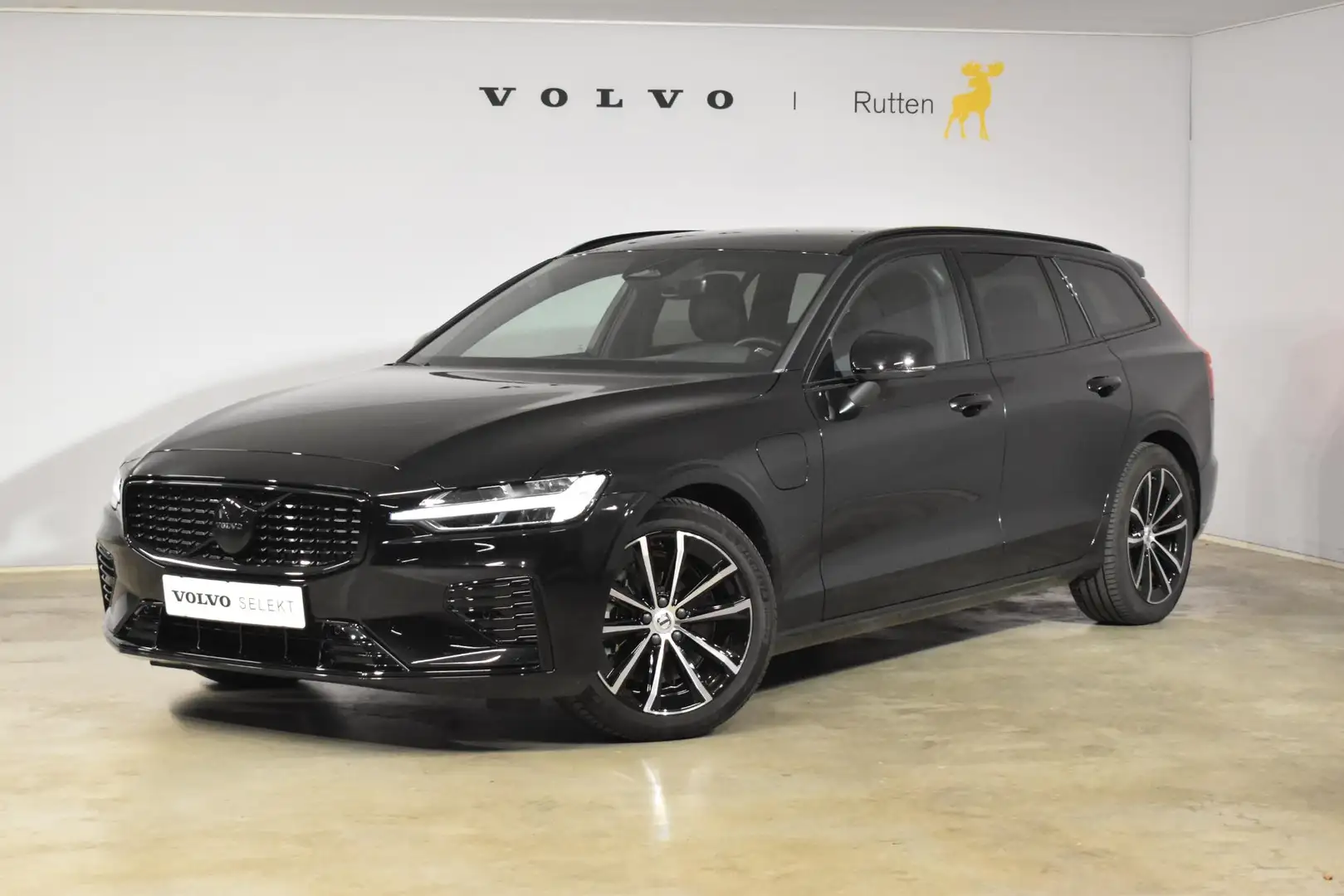 Volvo V60 T6 350PK Automaat Plug-in hybrid AWD Plus Dark Noir - 2