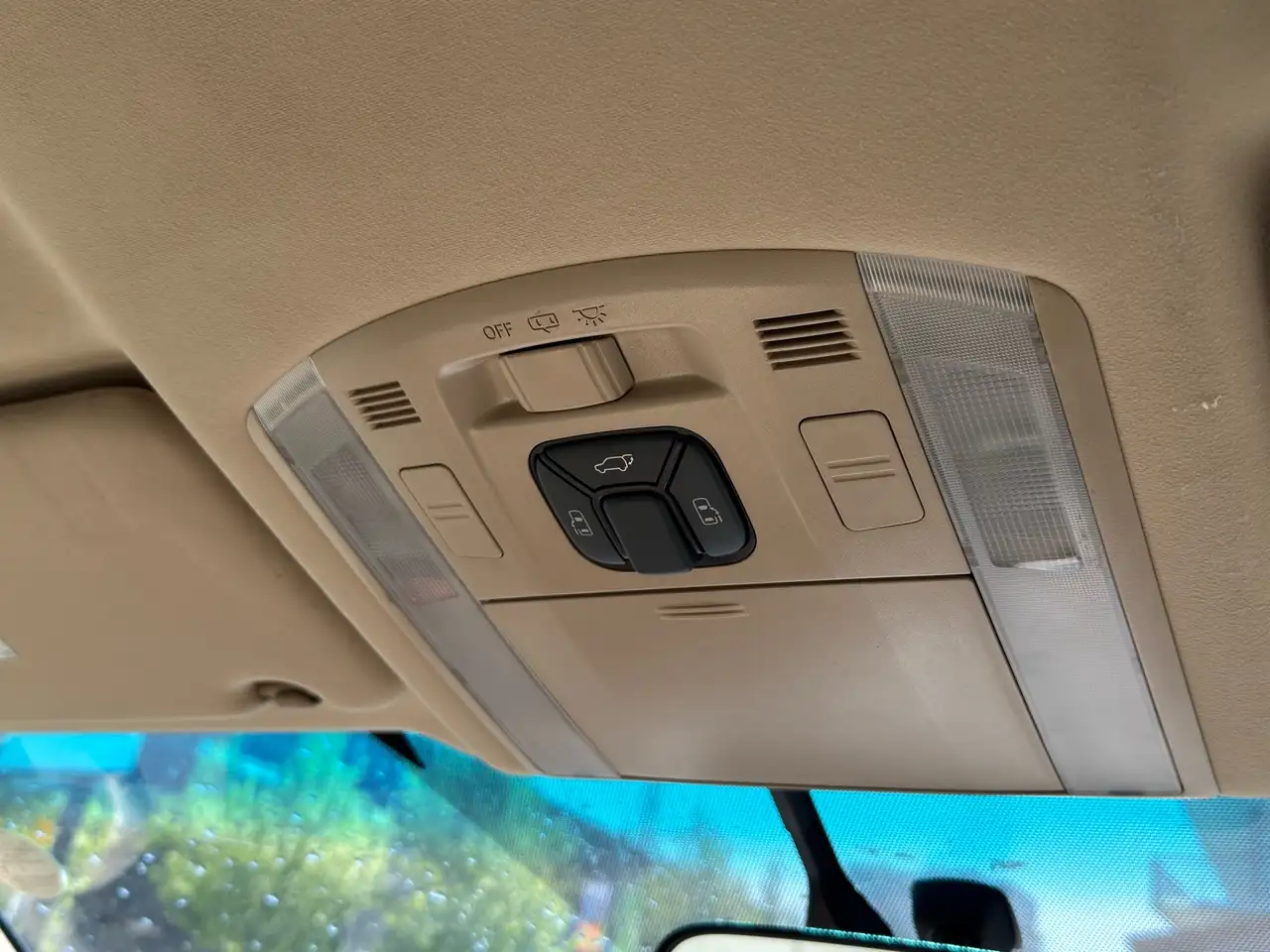 Toyota Alphard снимка Toyota Alphard