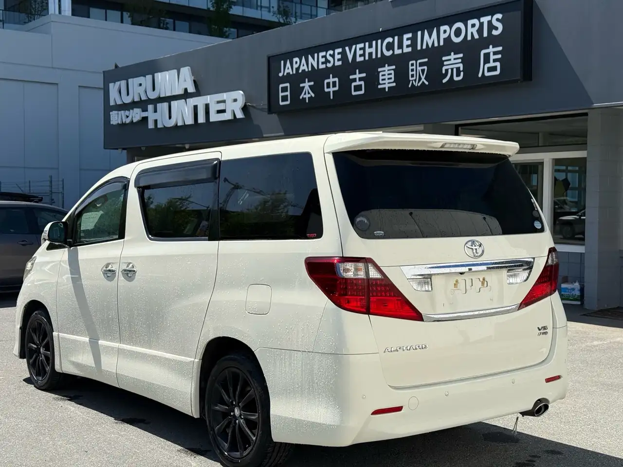 Toyota Alphard снимка Toyota Alphard