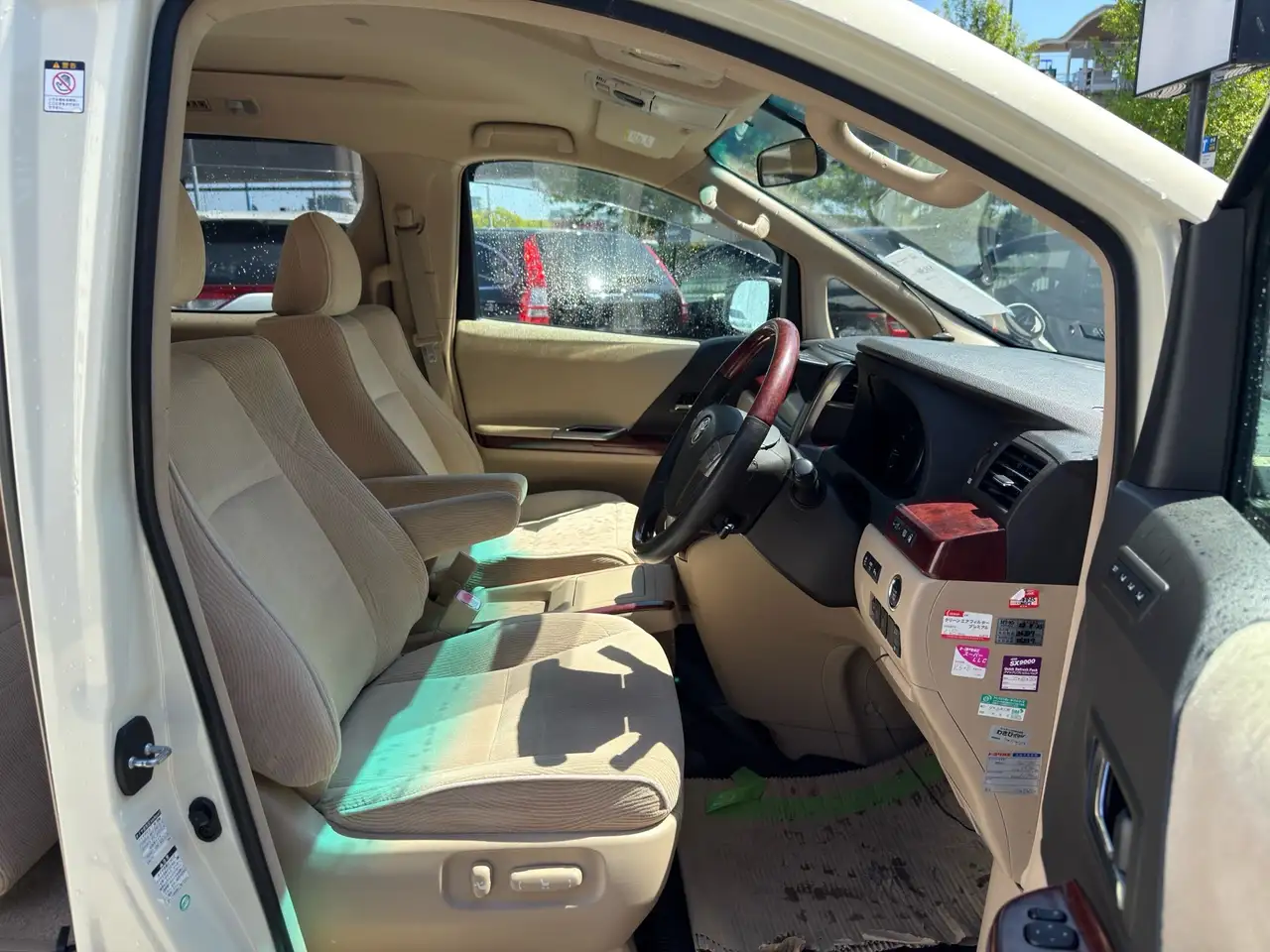 Toyota Alphard снимка Toyota Alphard