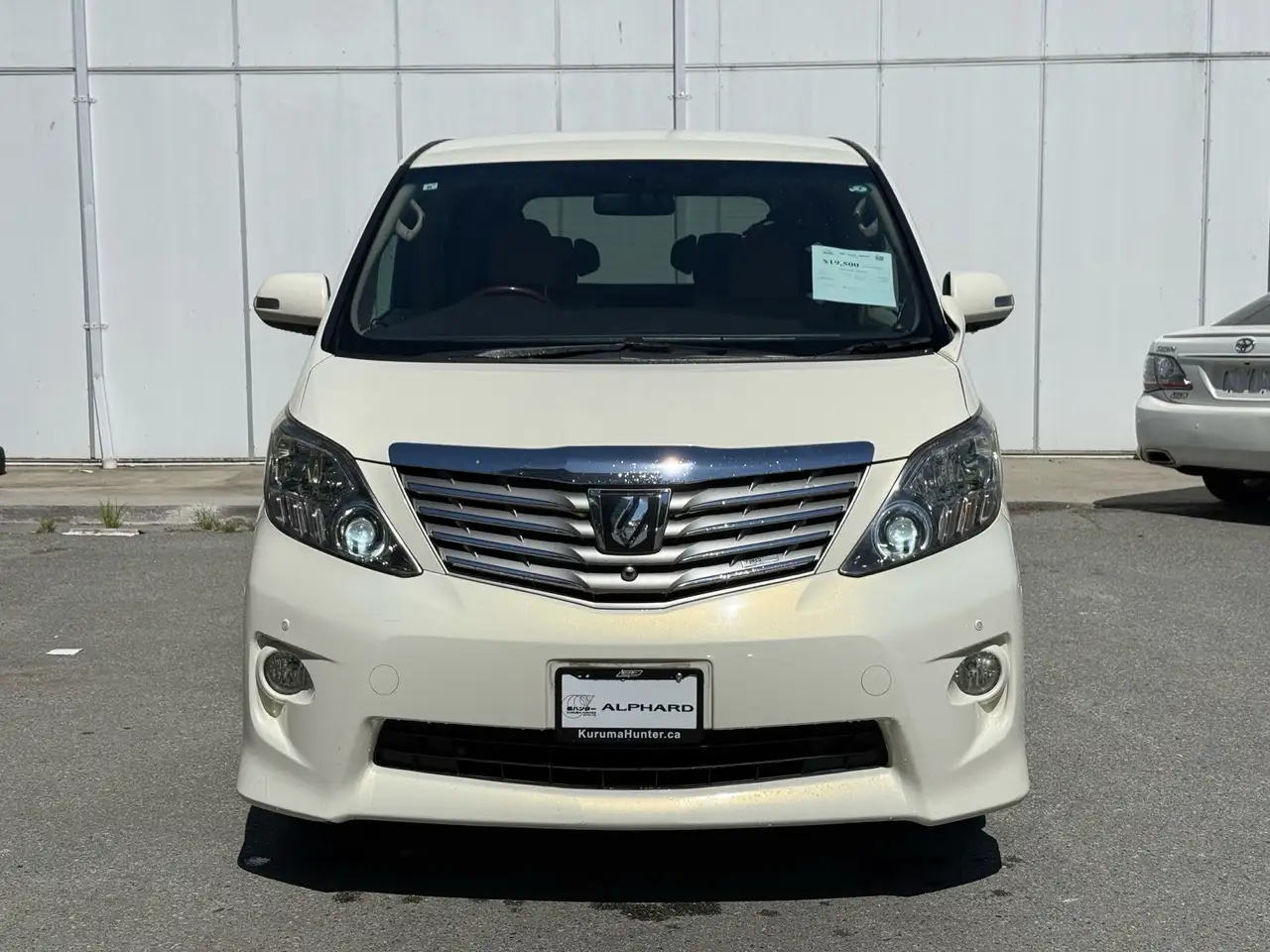 Toyota Alphard снимка Toyota Alphard