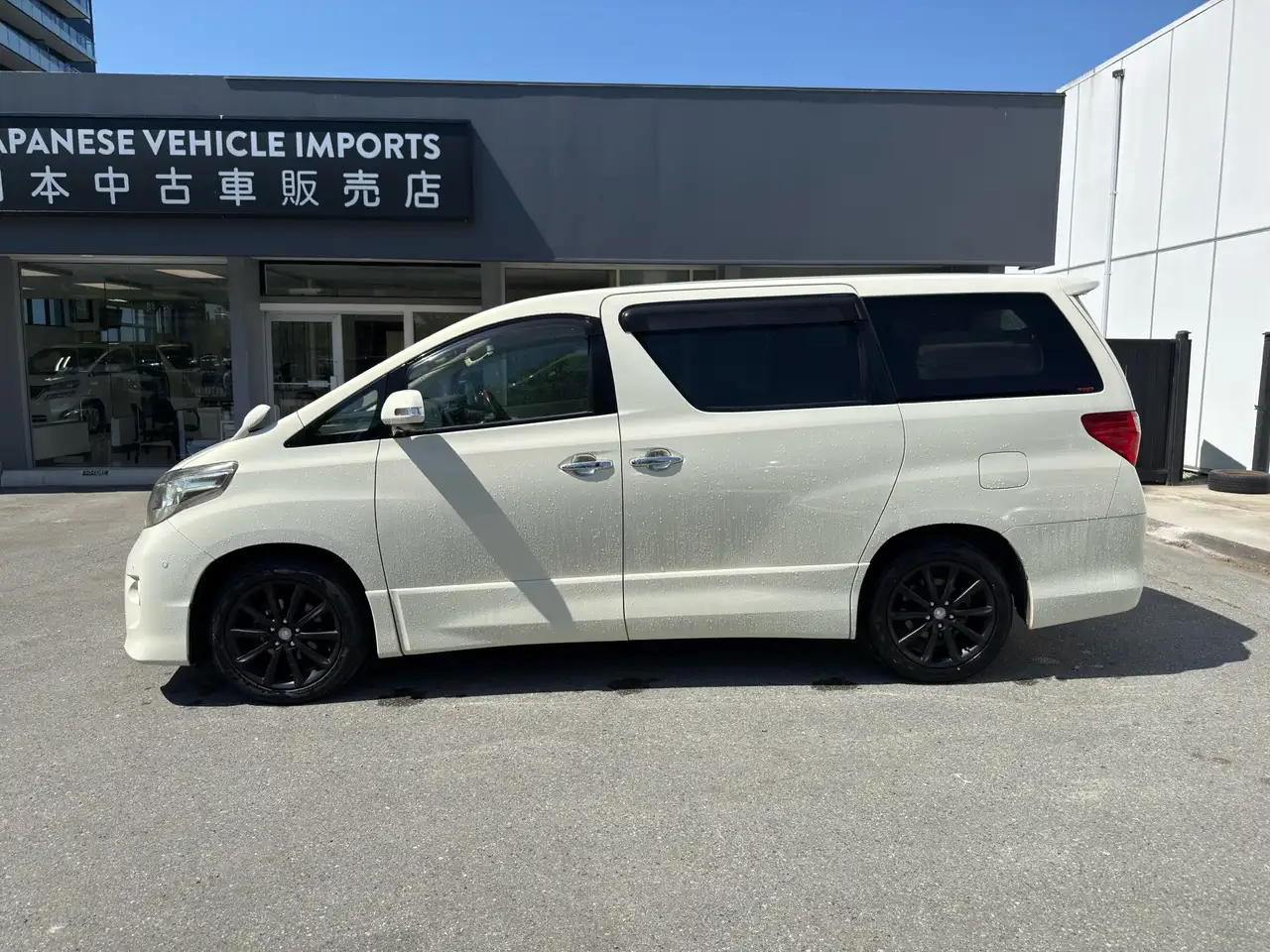 Toyota Alphard снимка Toyota Alphard