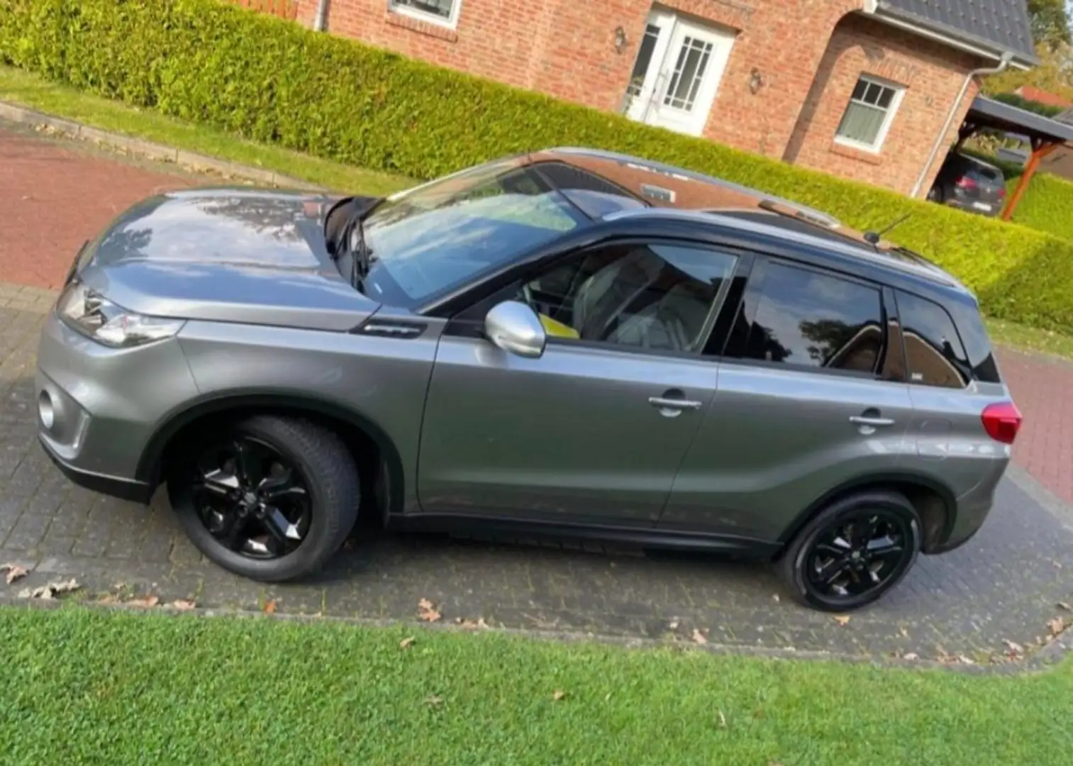 Suzuki Vitara Vitara 1.4 Boosterjet S Navi AHK Abstandtempomat Grau - 1