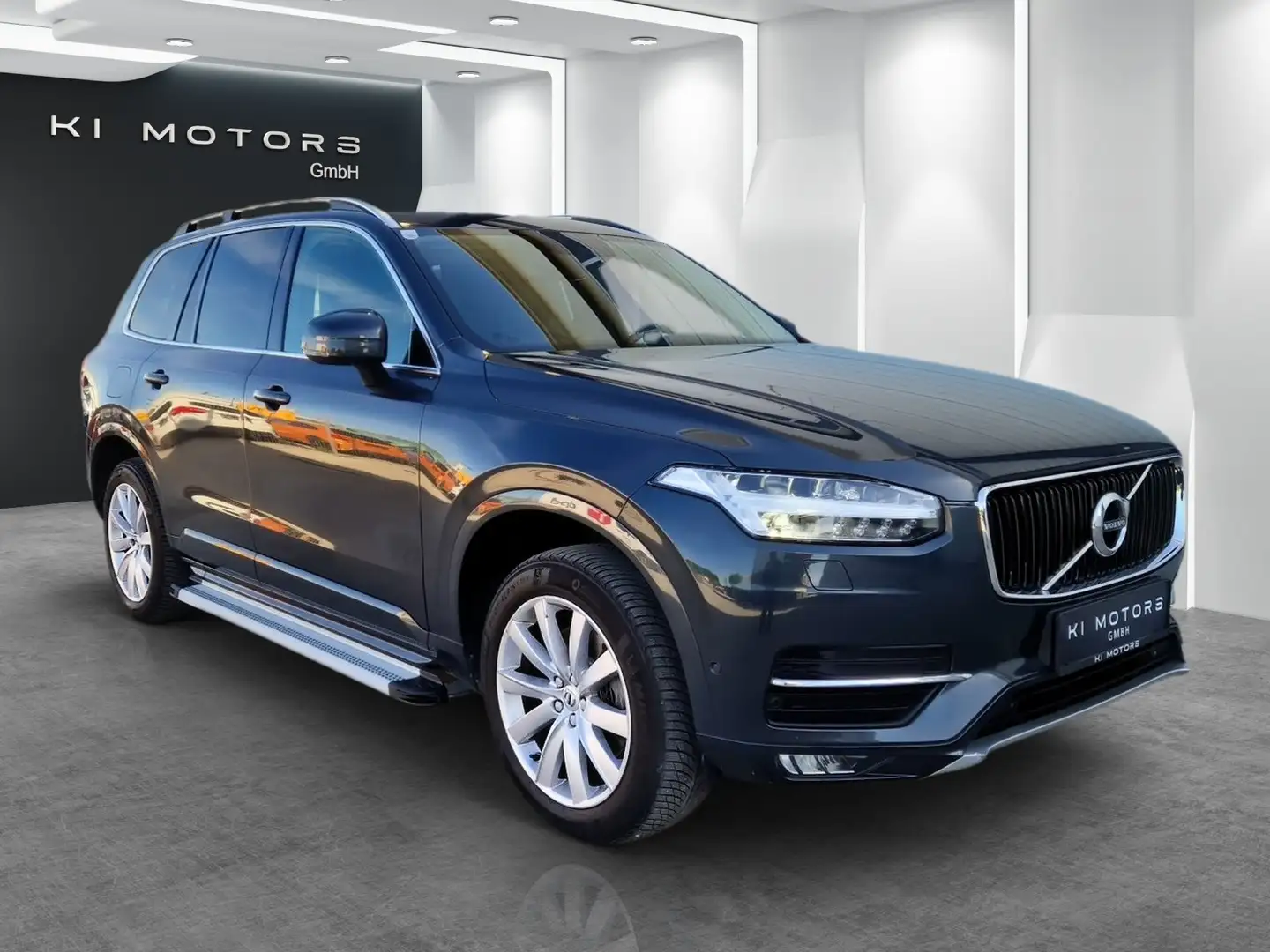 Volvo XC90 Momentum 2WD Grau - 2