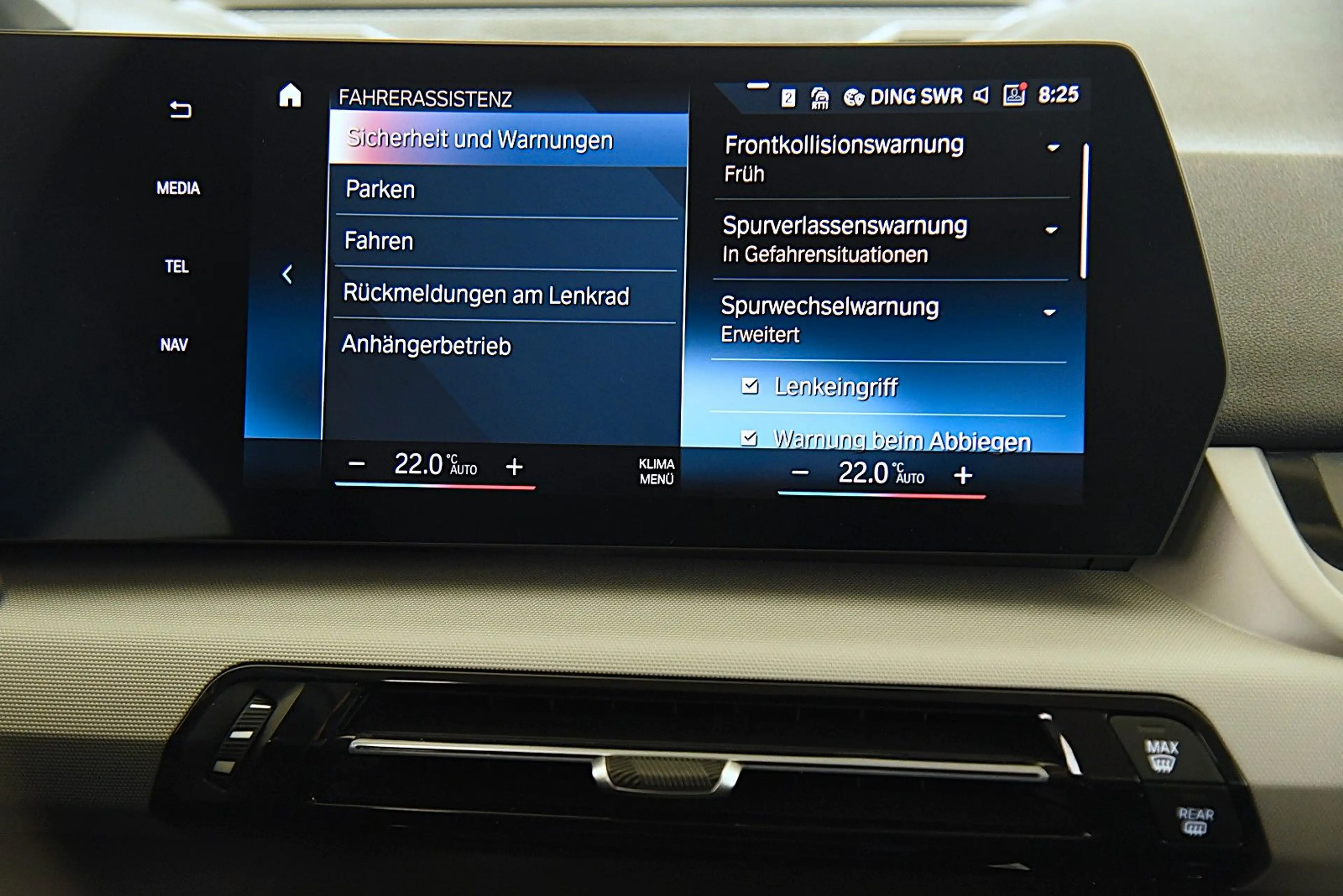 BMW iX1 xDrive30 AHK DriveAssProf Head-Up Sitzhzg — photo 14