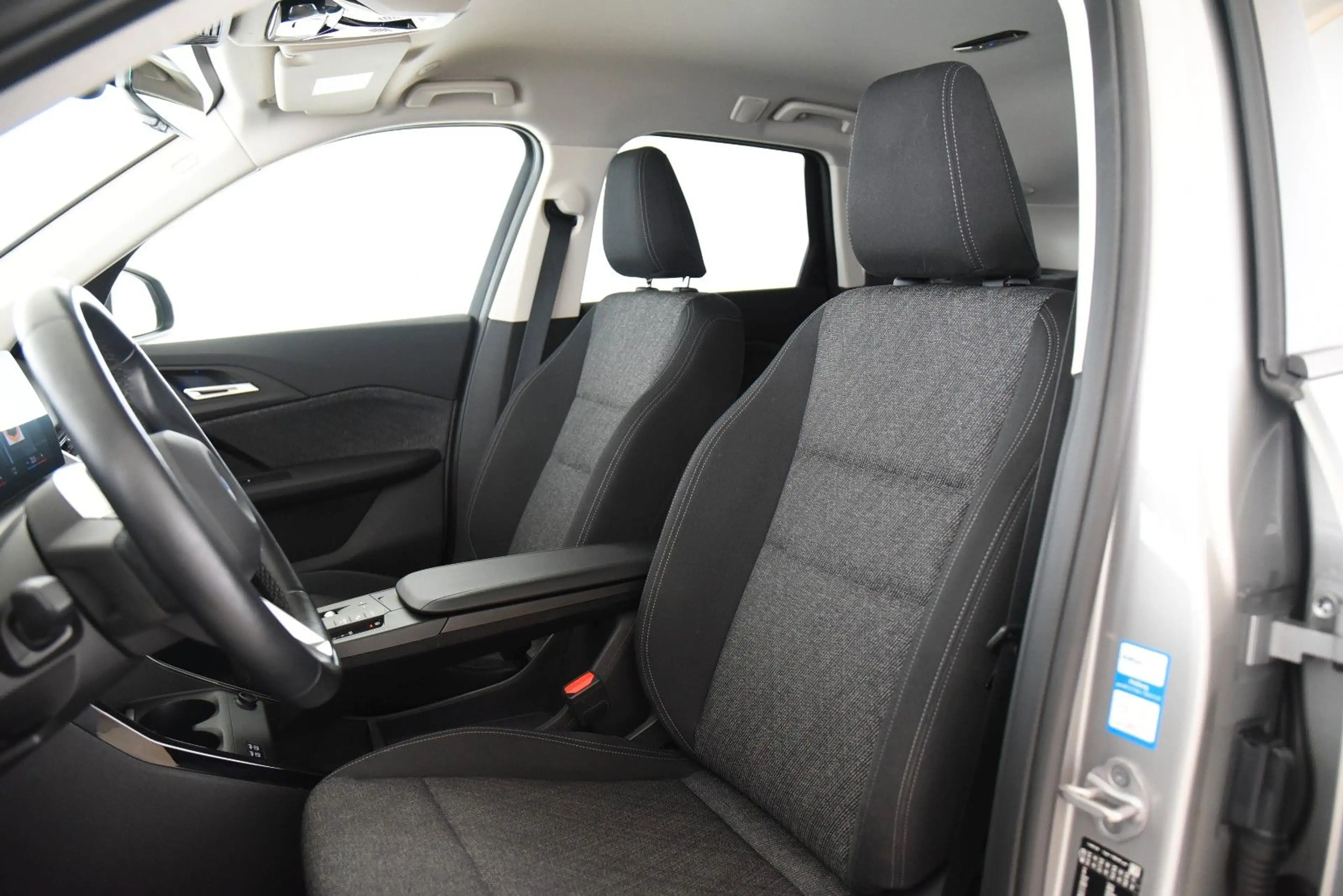 BMW iX1 xDrive30 AHK DriveAssProf Head-Up Sitzhzg — photo 5