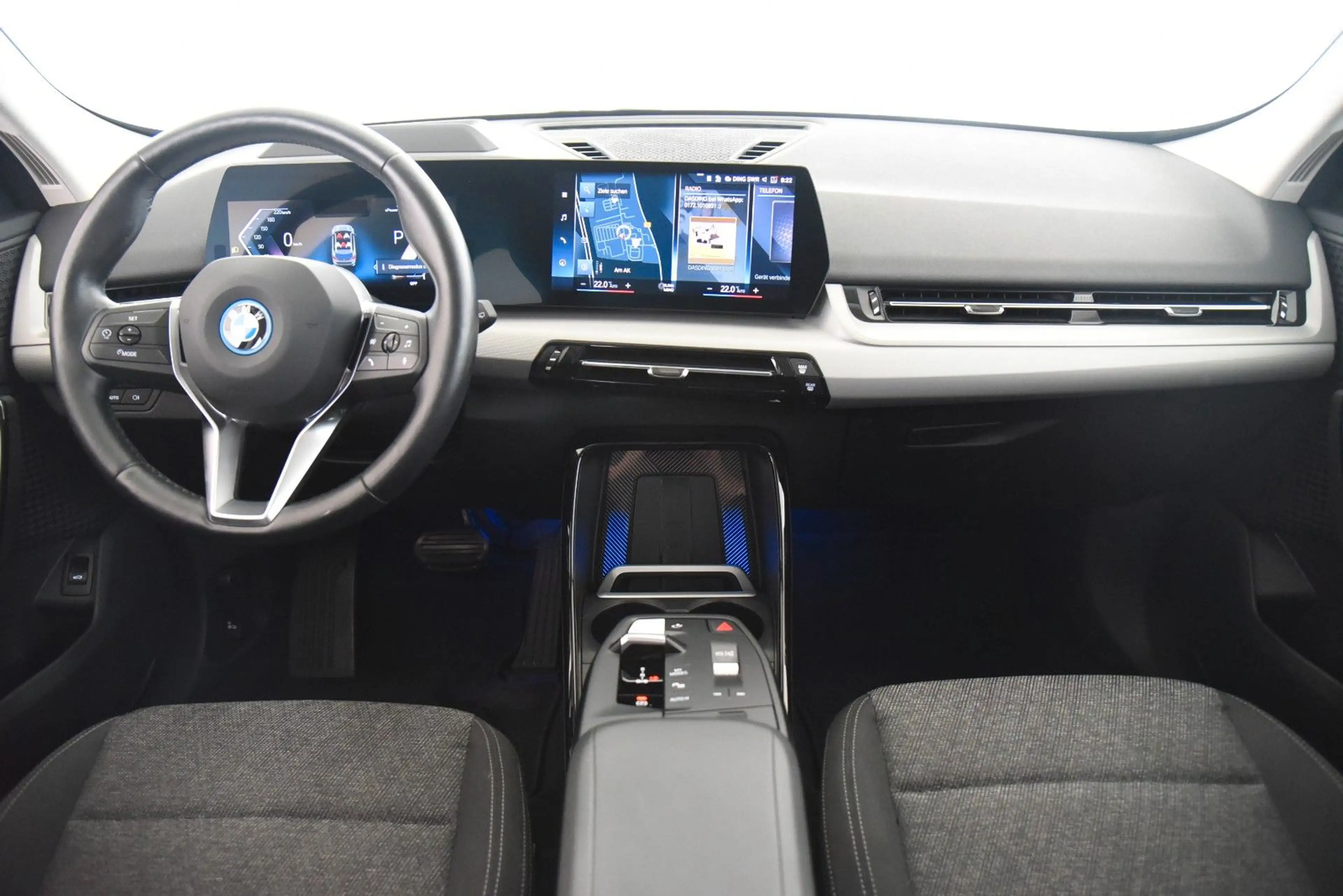 BMW iX1 xDrive30 AHK DriveAssProf Head-Up Sitzhzg — photo 9