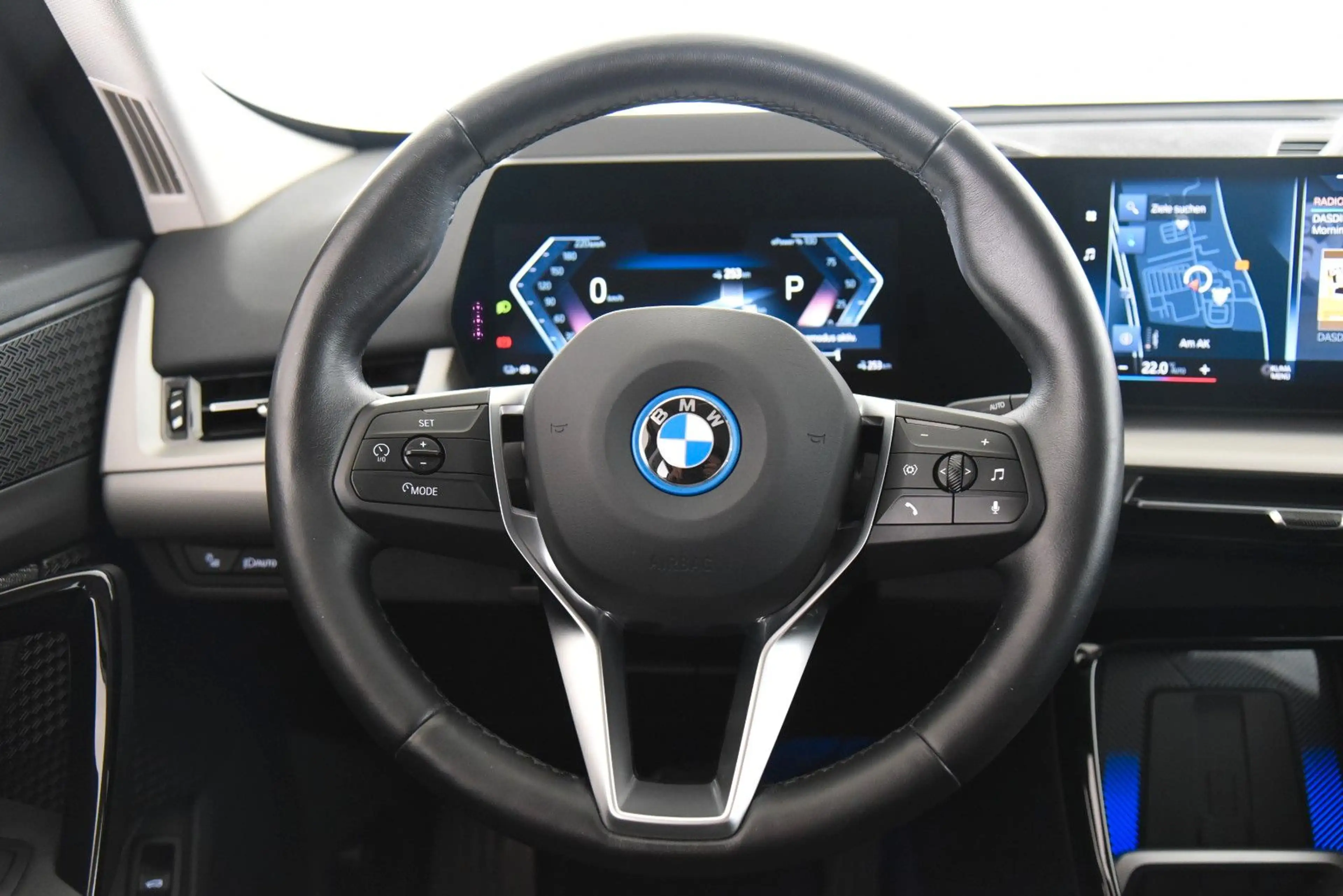 BMW iX1 xDrive30 AHK DriveAssProf Head-Up Sitzhzg — photo 10