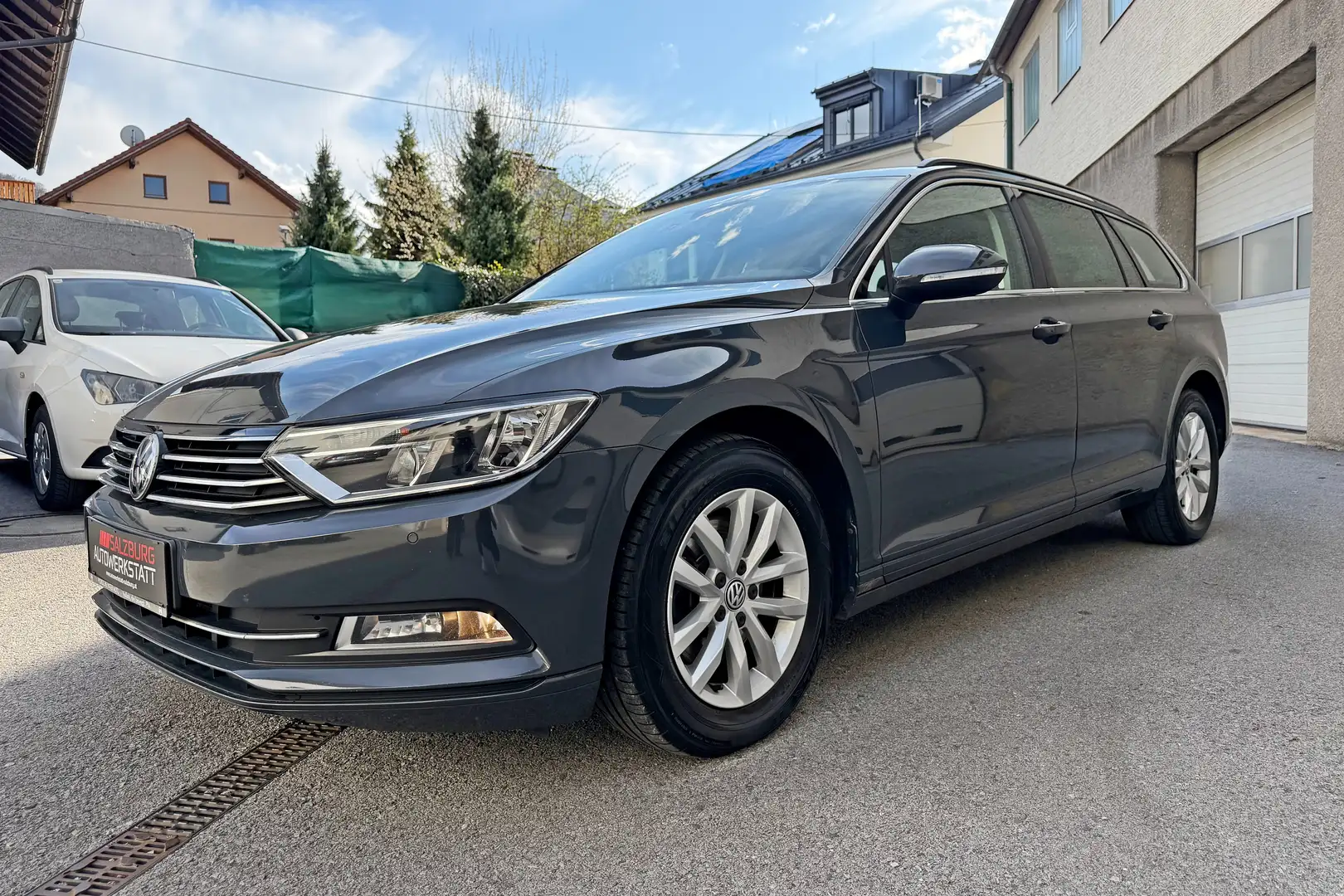 Volkswagen Passat Variant Business 1,6 TDI DSG 1.Besitz | Kamera | Navi Grau - 2