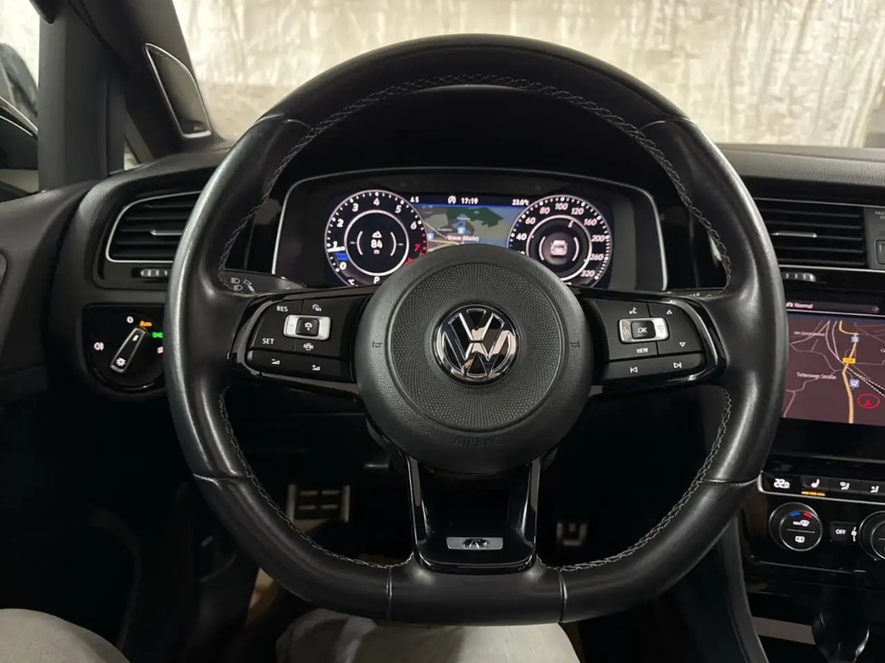 Volkswagen Golf VII R 4Moti Performance LEDER PANO DCC DYN, миниатюра 17