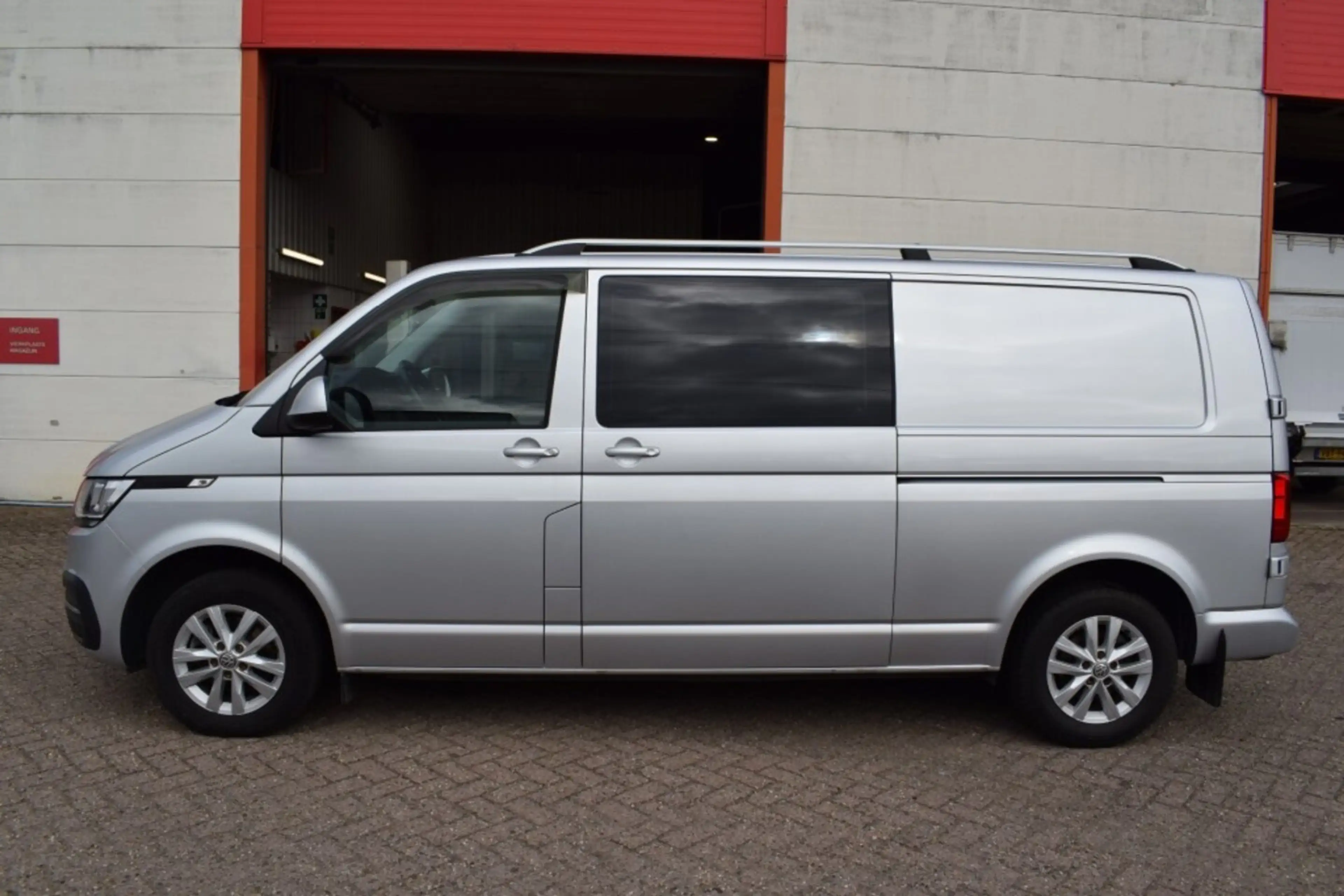 Volkswagen T6.1 Transporter 2.0 TDI 150 PK L2H1 DC DUBBEL CABINE | AUTOMAAT | — photo 2